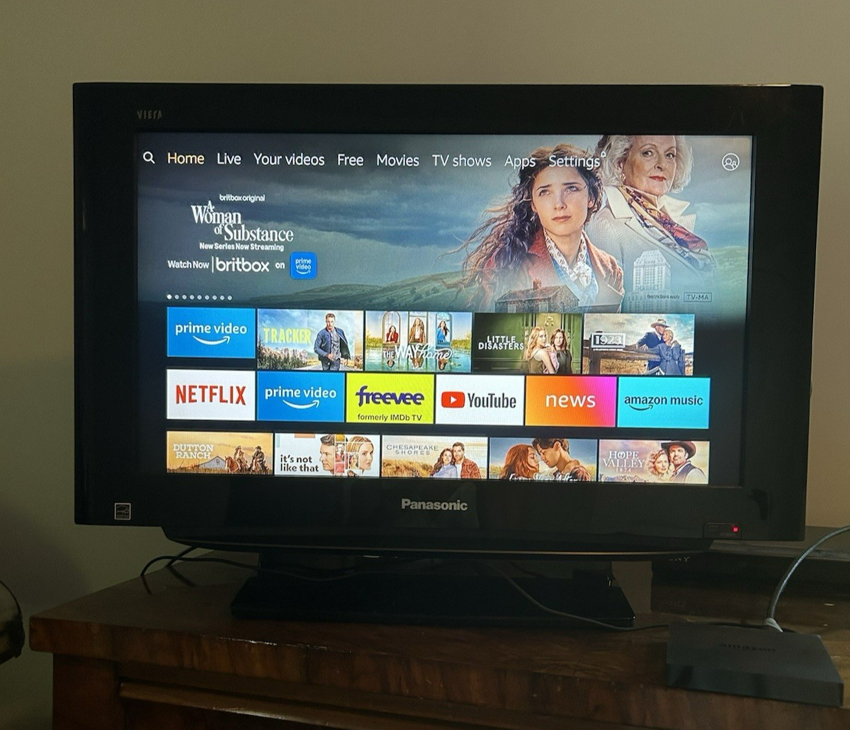 Amazon Fire TV 2nd Gen DV83YW 4K Ultra HD Complete – Remote, Power Adapter, Box