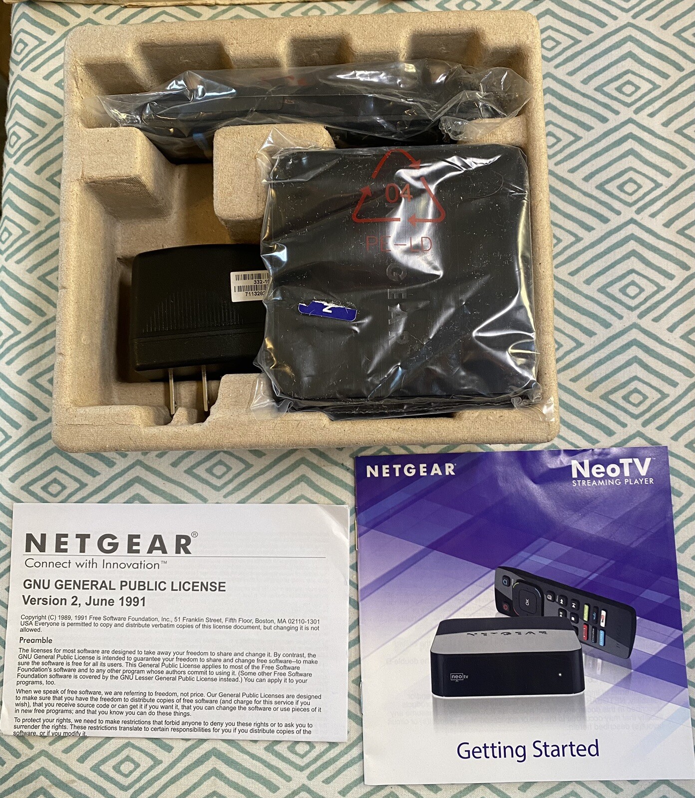 Netgear NTV300-100NAS NeoTV Digital HD Media Streamer Pre-owned (boxR)