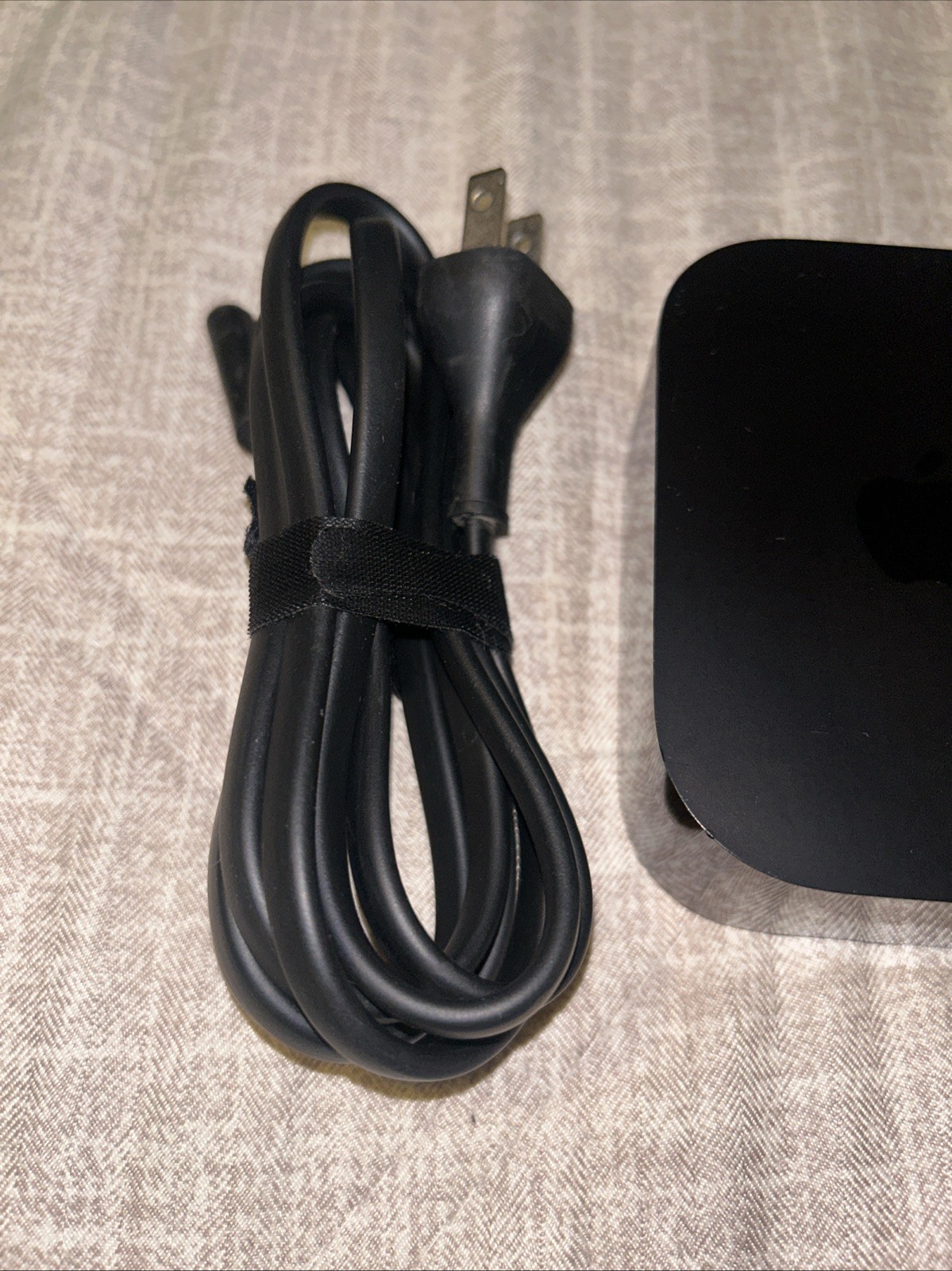Apple TV 4K (1st Generation) A1842 32GB Black Power Cable Original Remote