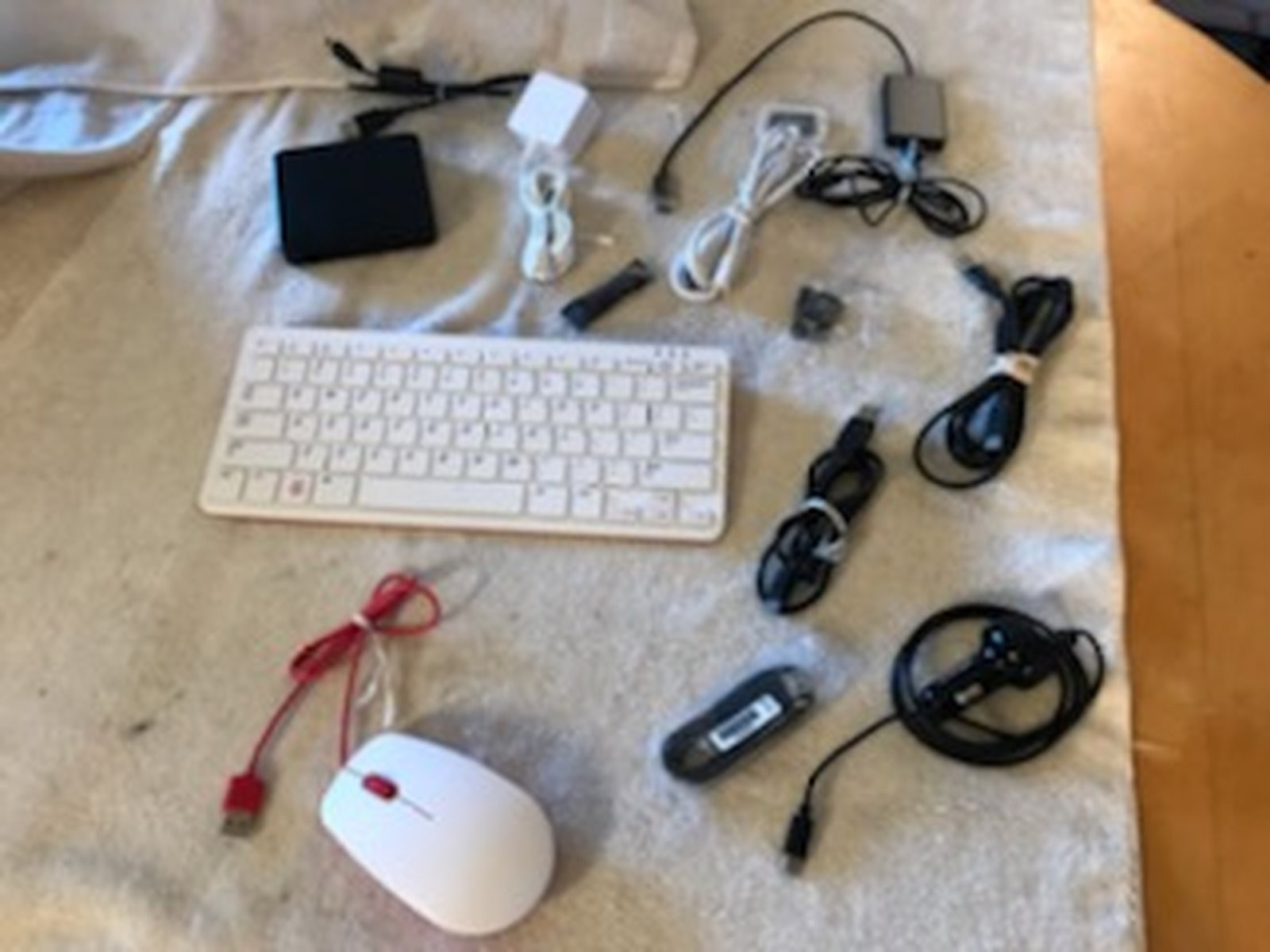 eStream 4K 2X2 Android Media Streaming Box Model IPA1114HDW LOT with Extras