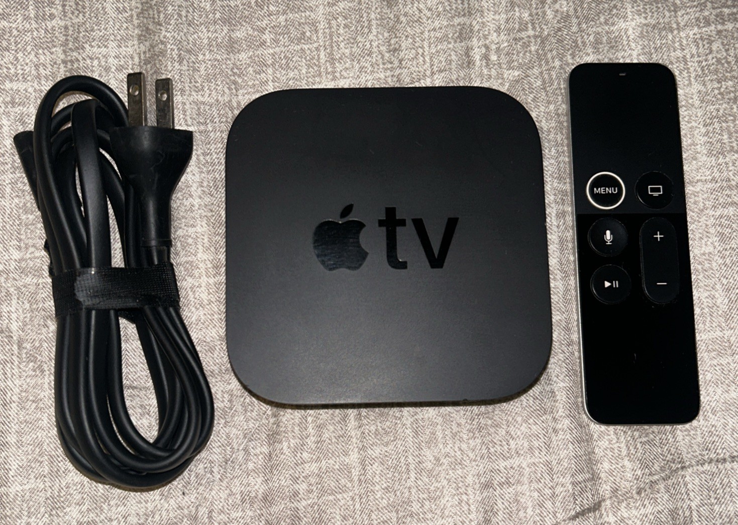 Apple TV 4K (1st Generation) A1842 32GB Black Power Cable Original Remote