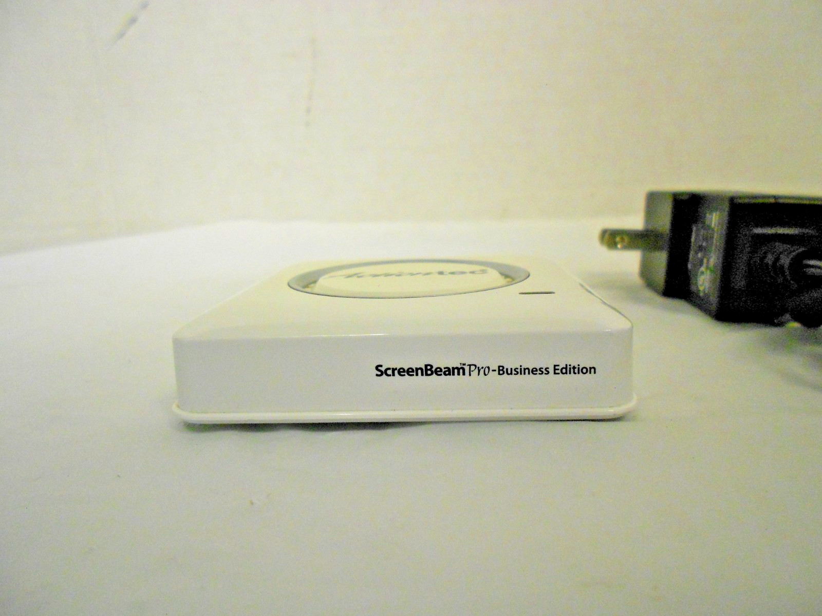 Actiontec ScreenBeam Pro Edition SBWD100B Wireless Display Receiver