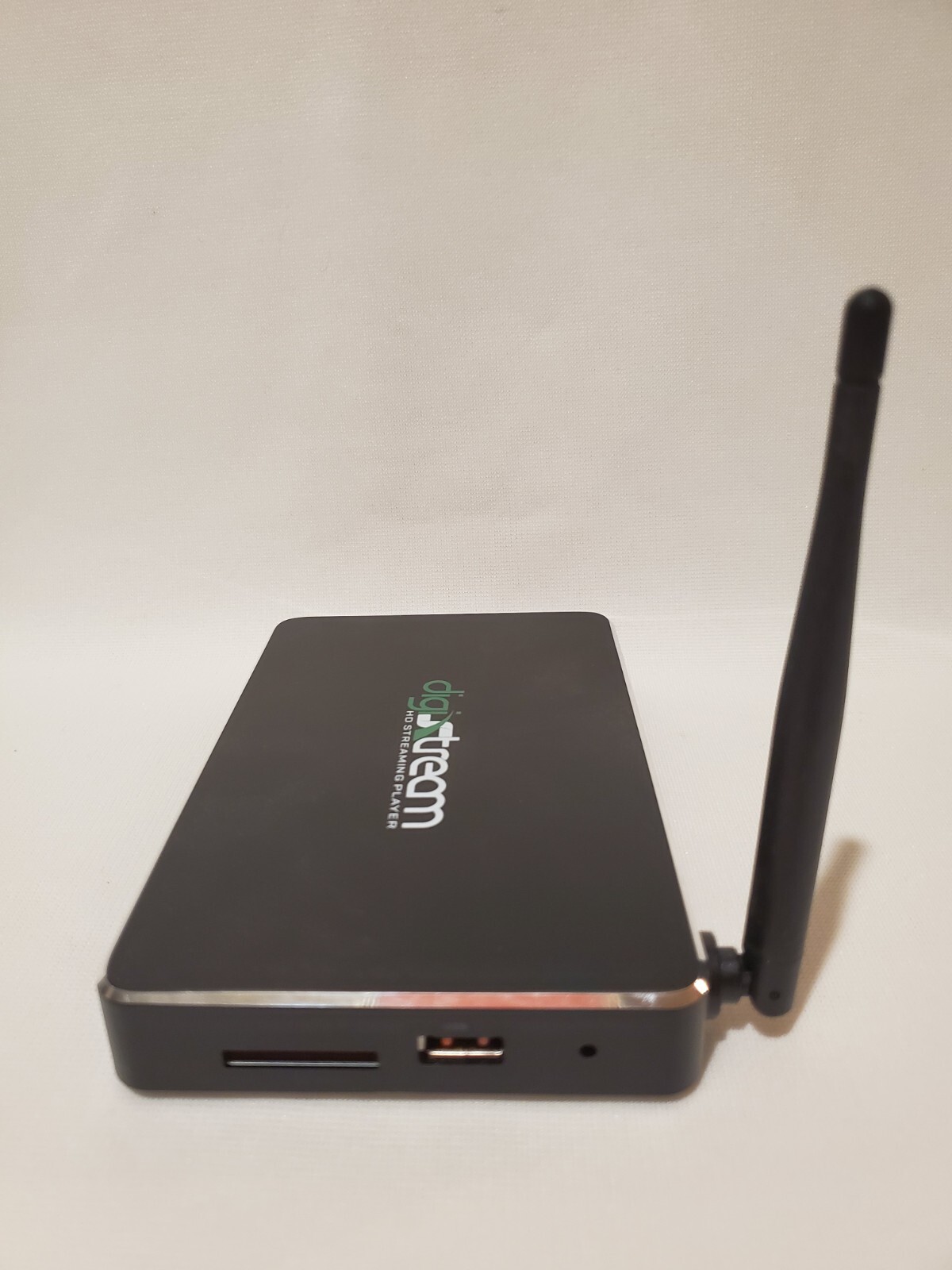 DigiXstream DX4 Quad Core Android Media Box 2 GB RAM/8GB Memory New Open Box