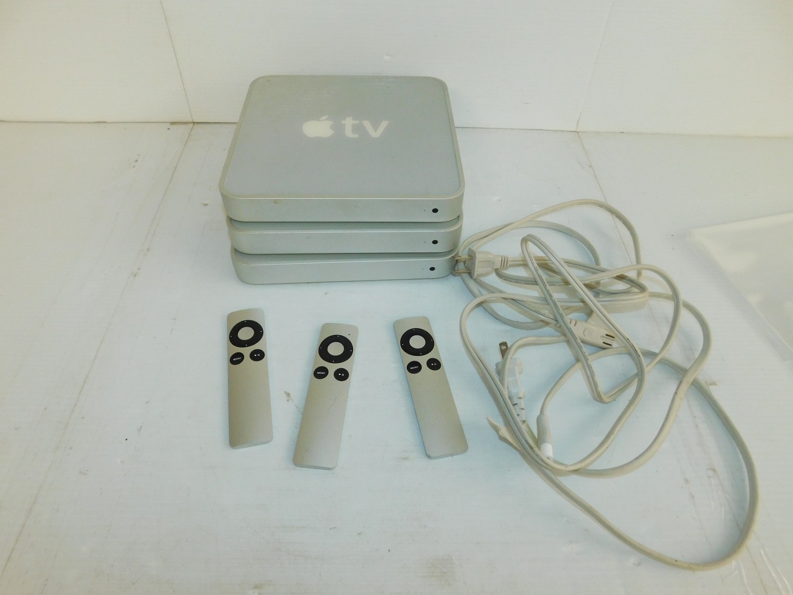 APPLE A1218 MEDIA STREAMING DEVICE – LOT OF 3 (PQY43)