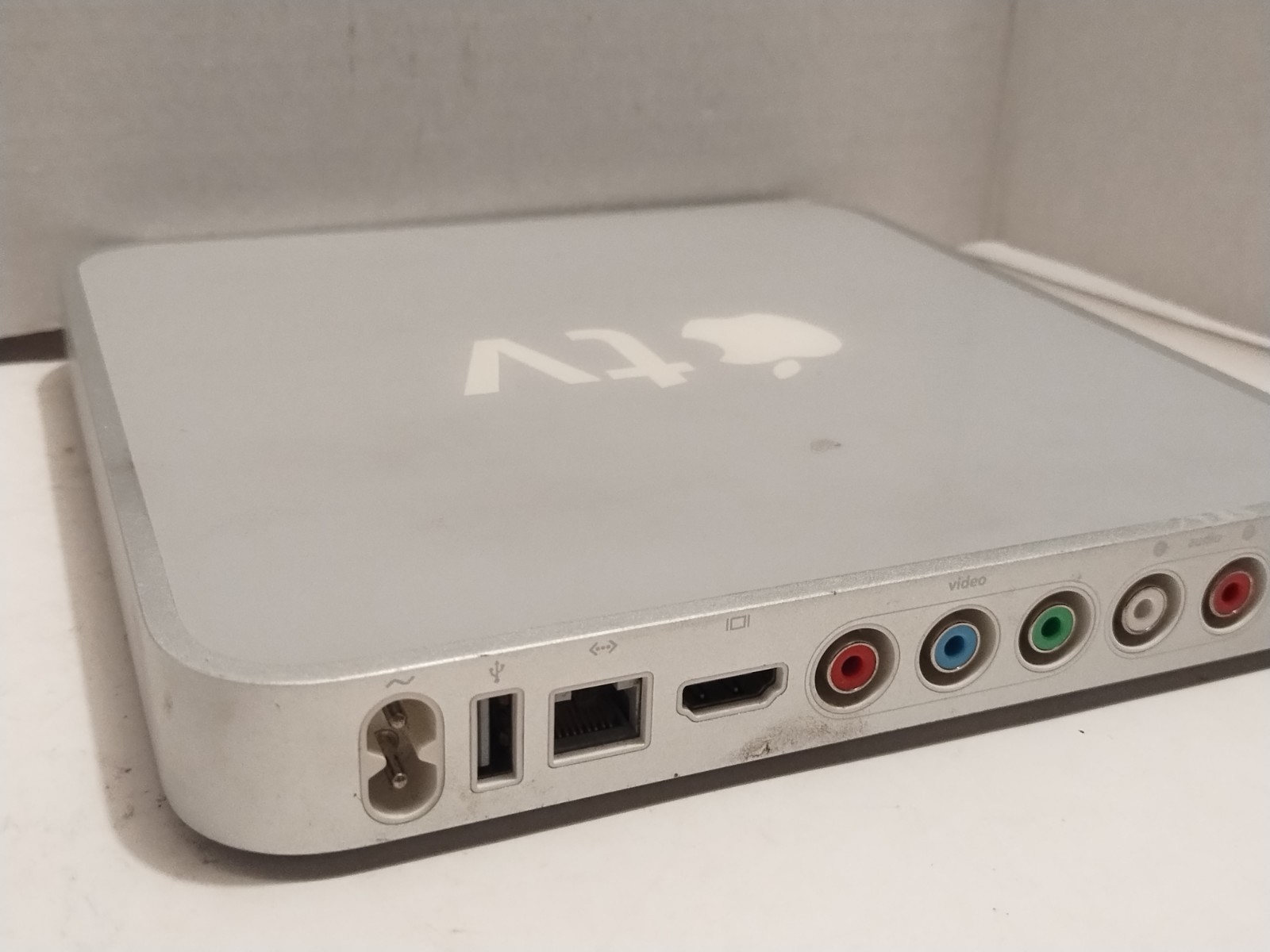 Apple TV A1218 1st Generation White Portable (No Power Cord NoRemote) 0106-03