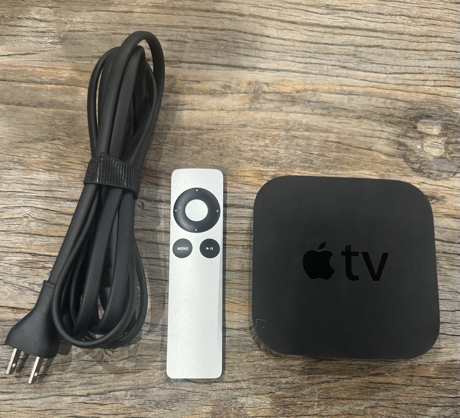 Apple TV 2nd Generation A1378 Streaming Media Player MC572LL/A + Remote