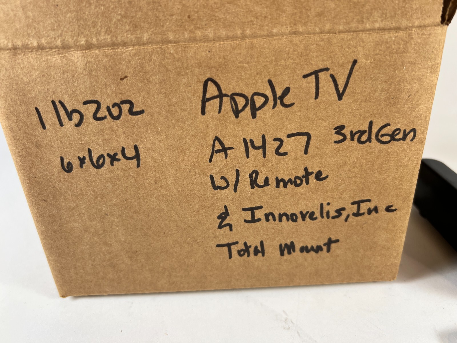 AppleTV A1427 3rd Gen with Remote Control & Innovelis Inc Total Mount