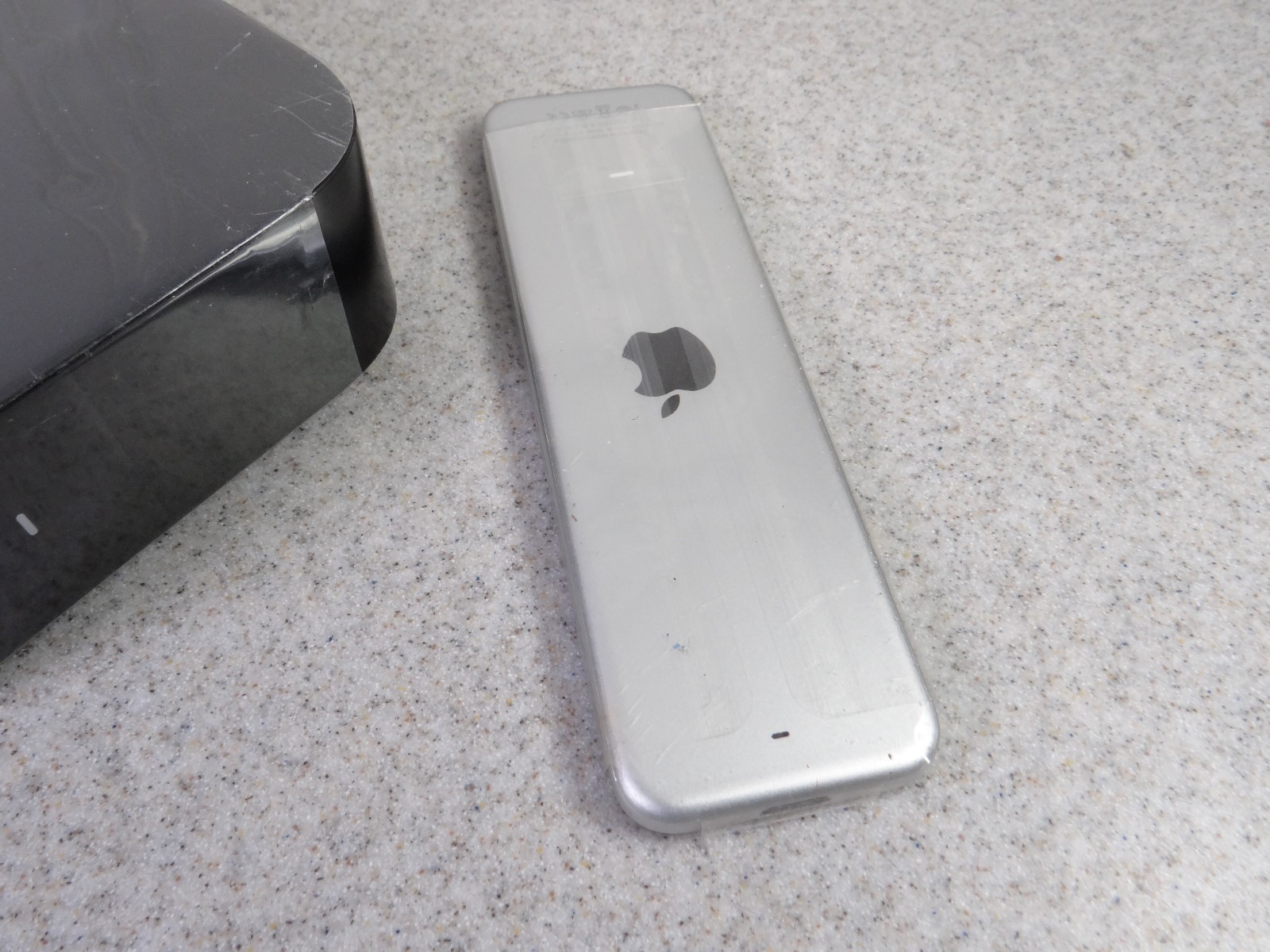 Apple TV HD 4th generation 32 GB (Model A1625) with remote and power cable