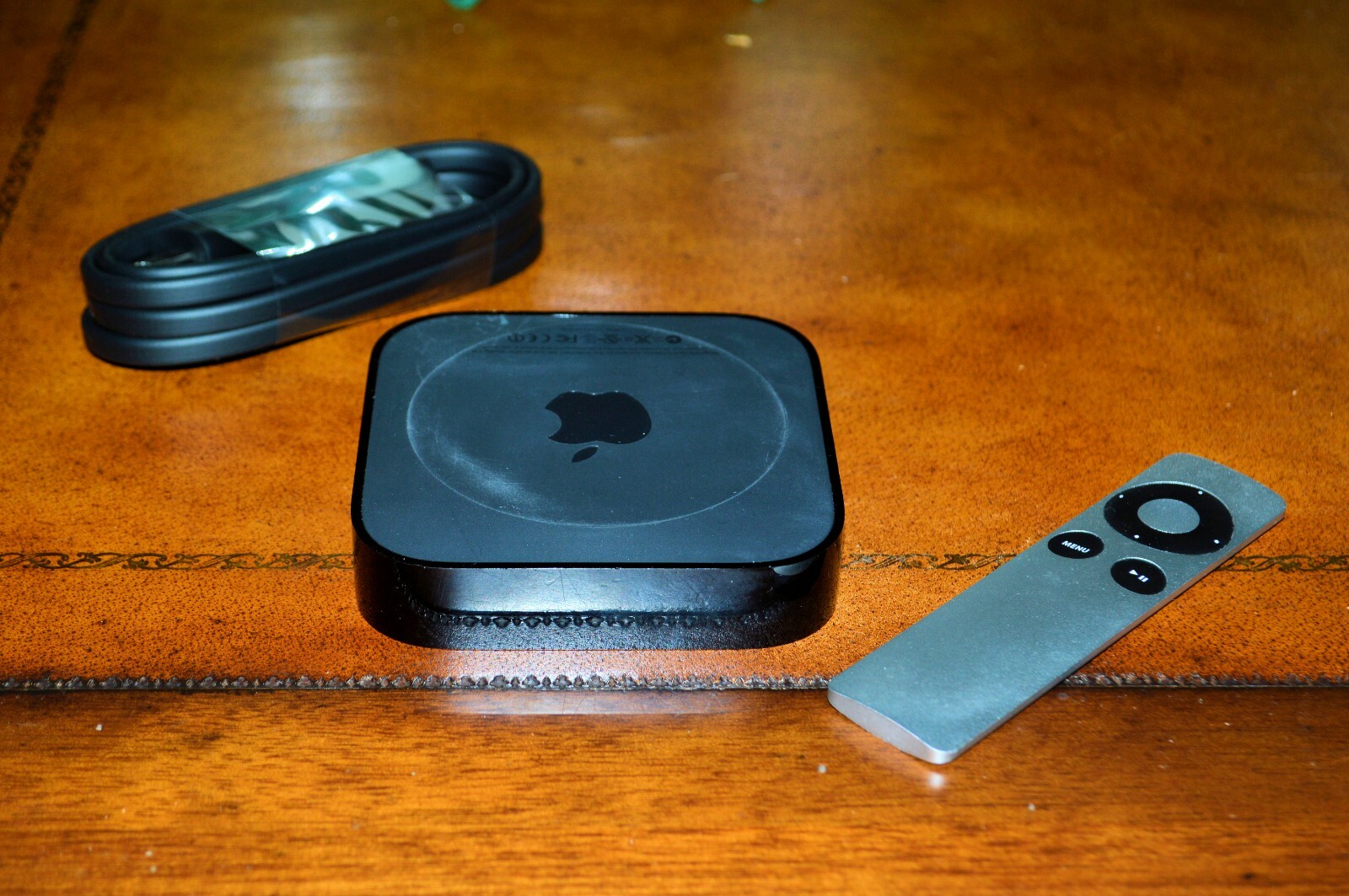 Apple TV Model A1427 – Resolution 720p-1080p w/ Charger Cable + Remote Control