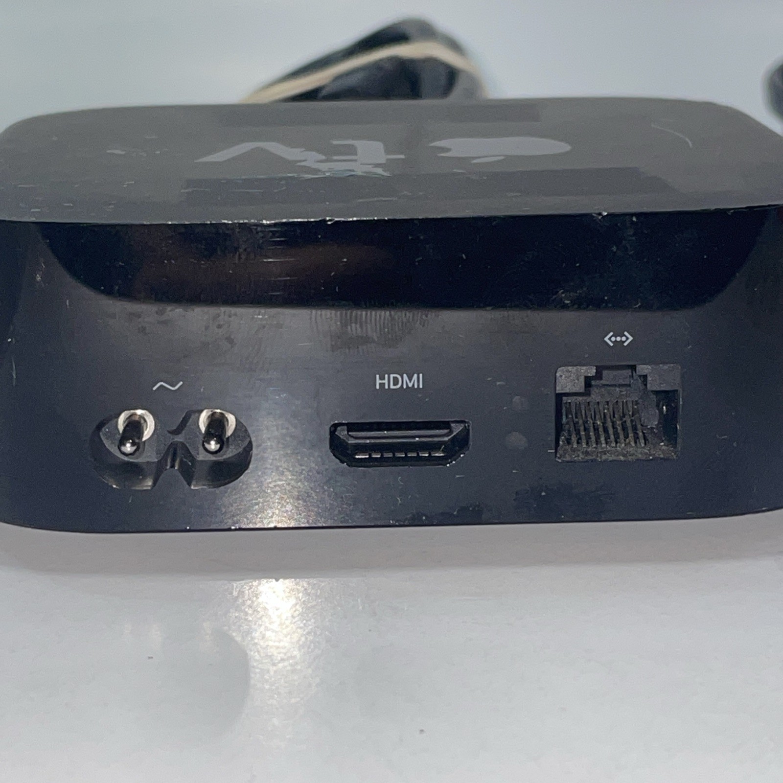 Apple TV 32GB HD Media Streamer Model A1842 w/Remote & Cables Tested
