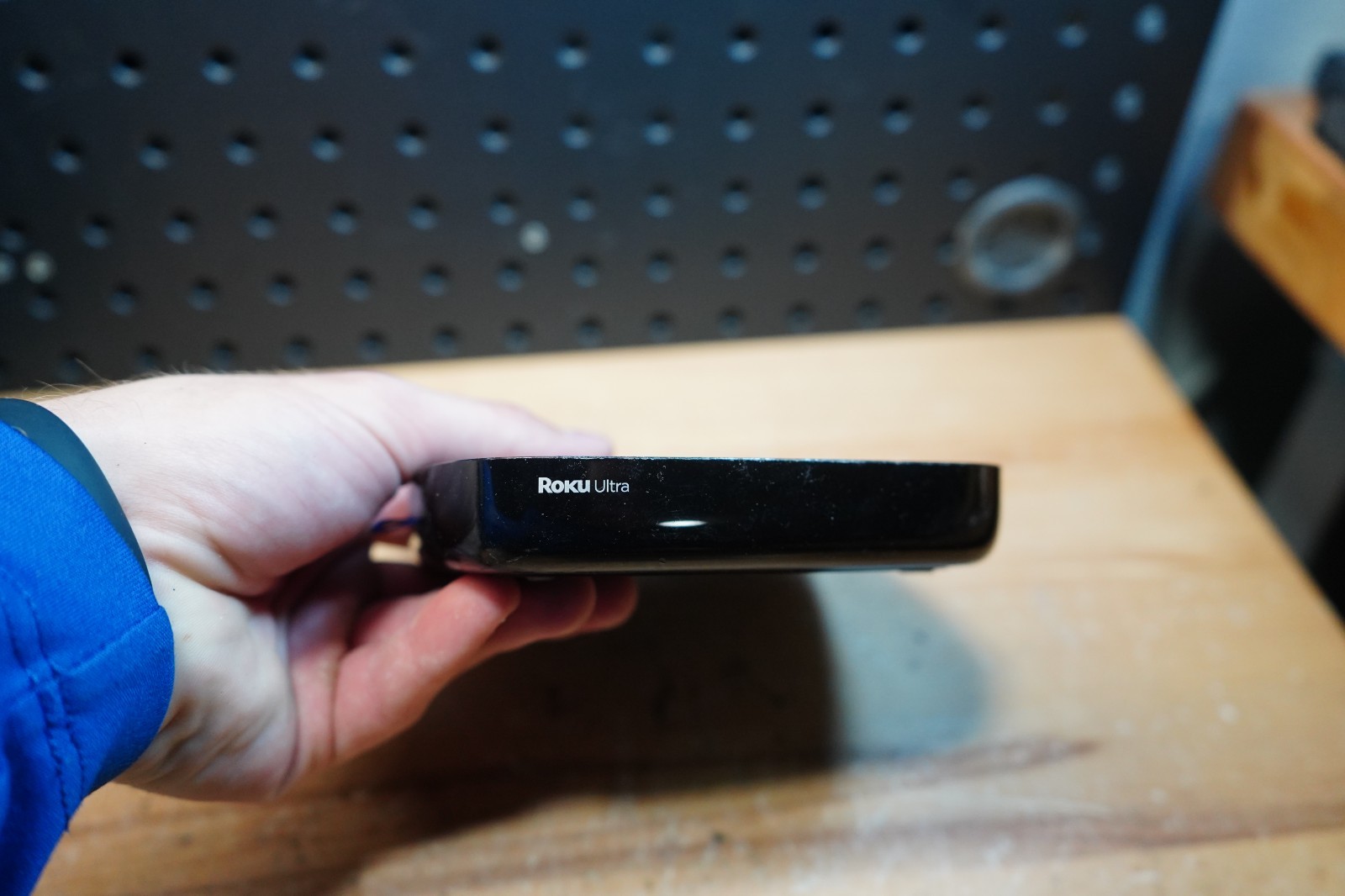 (M) Roku Ultra 4660X2 4K HDR Streaming Media Player No Remote No Cord