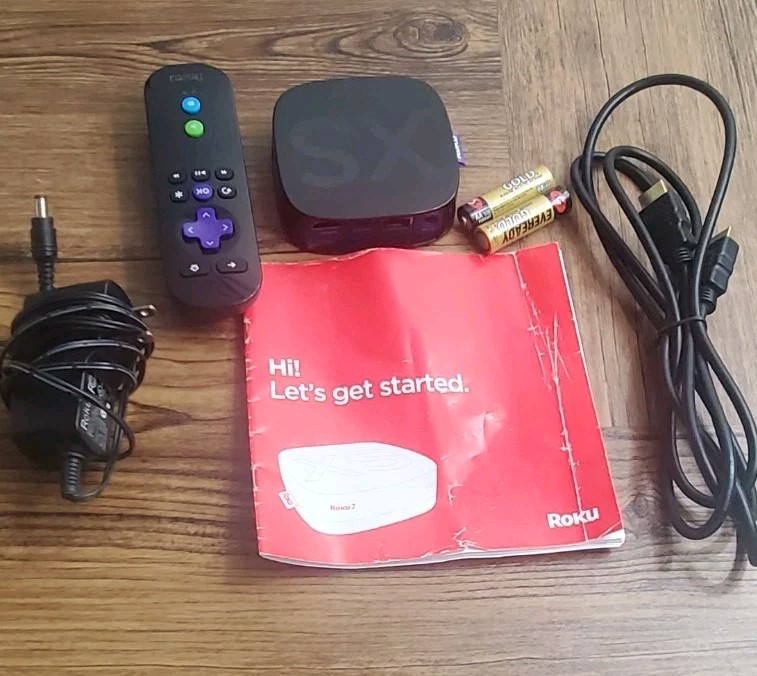 Roku 2 XS Media Streamer 3100X w/Remote,Adapter, Hdm Cable, Batterie & Manual