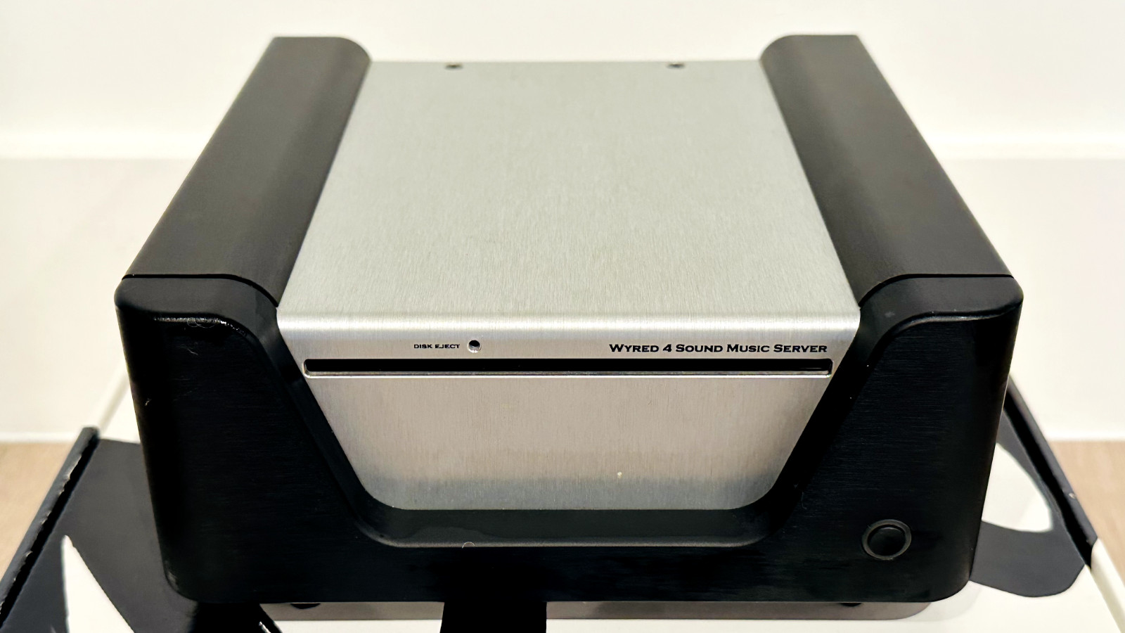 Wyred 4 Sound MS2-D-16B183 Music Server 3TB Silver Works Great EXCELLENT