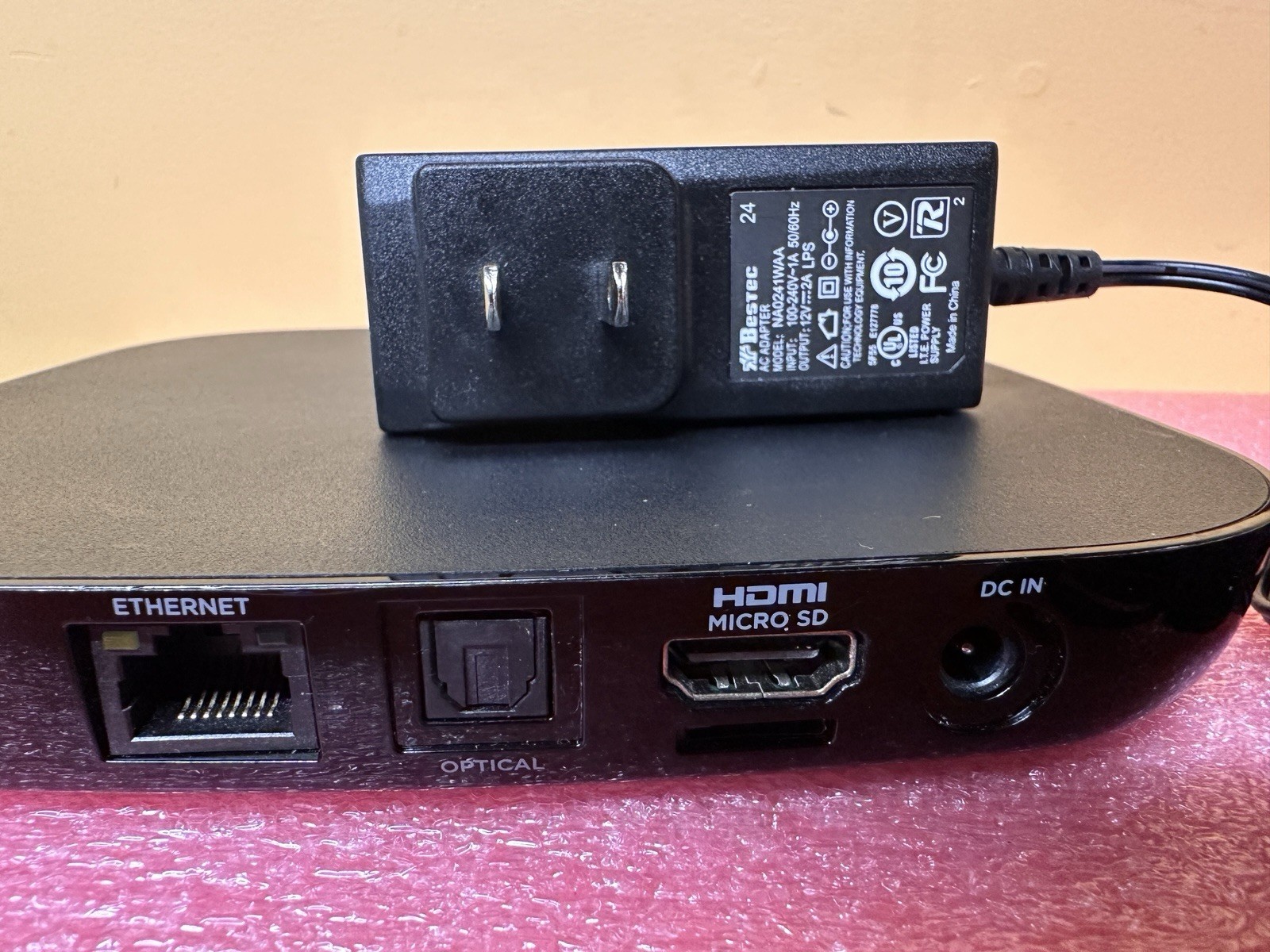 Roku 4 4400X HD & 4K UHD Streaming Media Player & power Supply