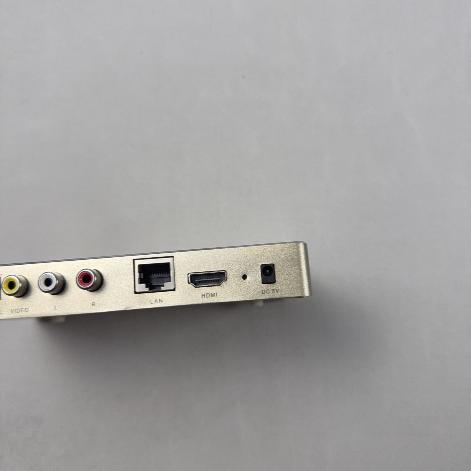 芒果嗨Q 海美迪 8 核 第三代 Himedia H7 Gen 3 Chinese 4K TV Box 8 Octa-Core Chips, 1GB RAM &