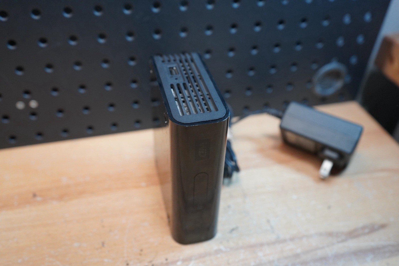 (B) WD TV HD Media Player WDAVN00BN, NO REMOTE