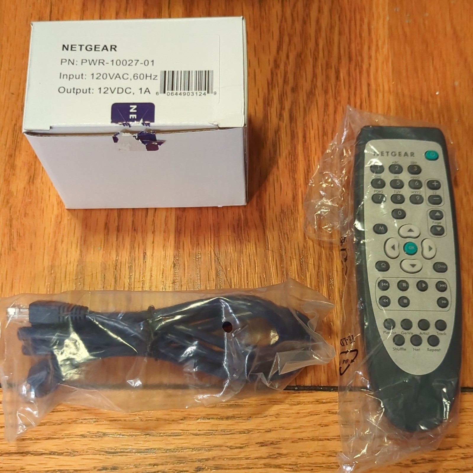 NETGEAR MP101 Wireless Converter Box MP3 Digital Music Player w/ Remote
