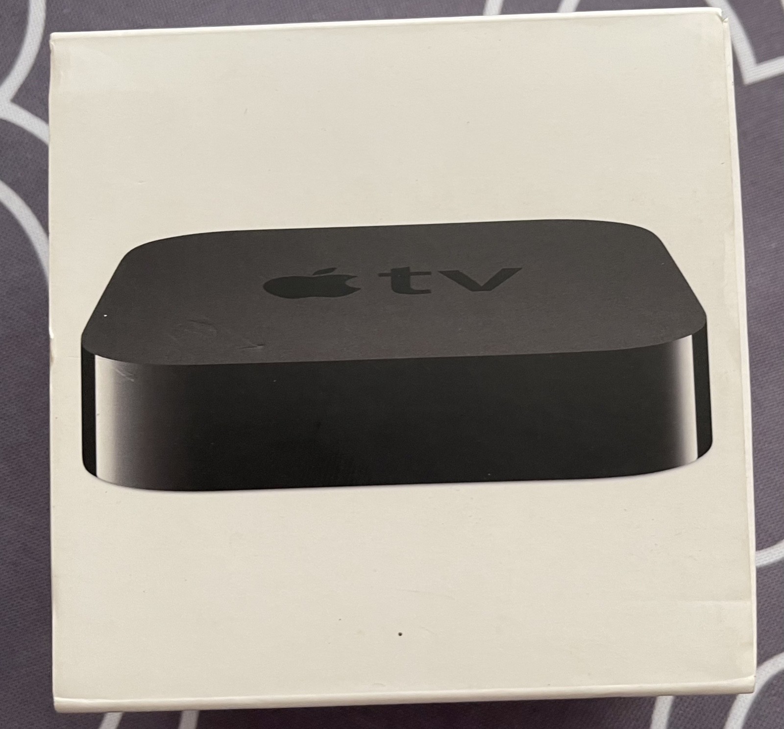 APPLE TV 2nd Generation A1378 MC572LL/A w/ box + remote & updated firmware XLNT