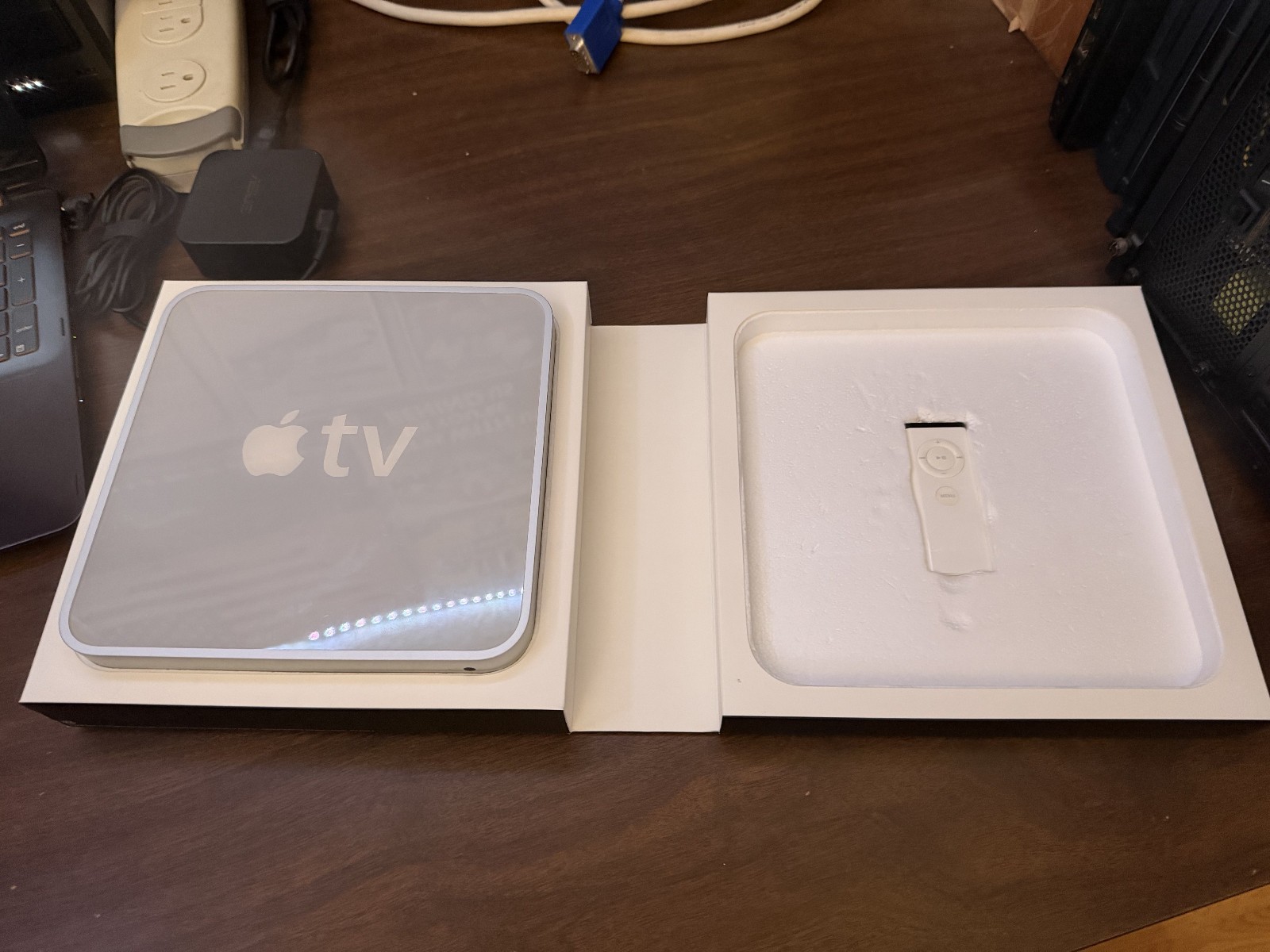 apple tv 1st generation a1218- In box complete working 40GB
