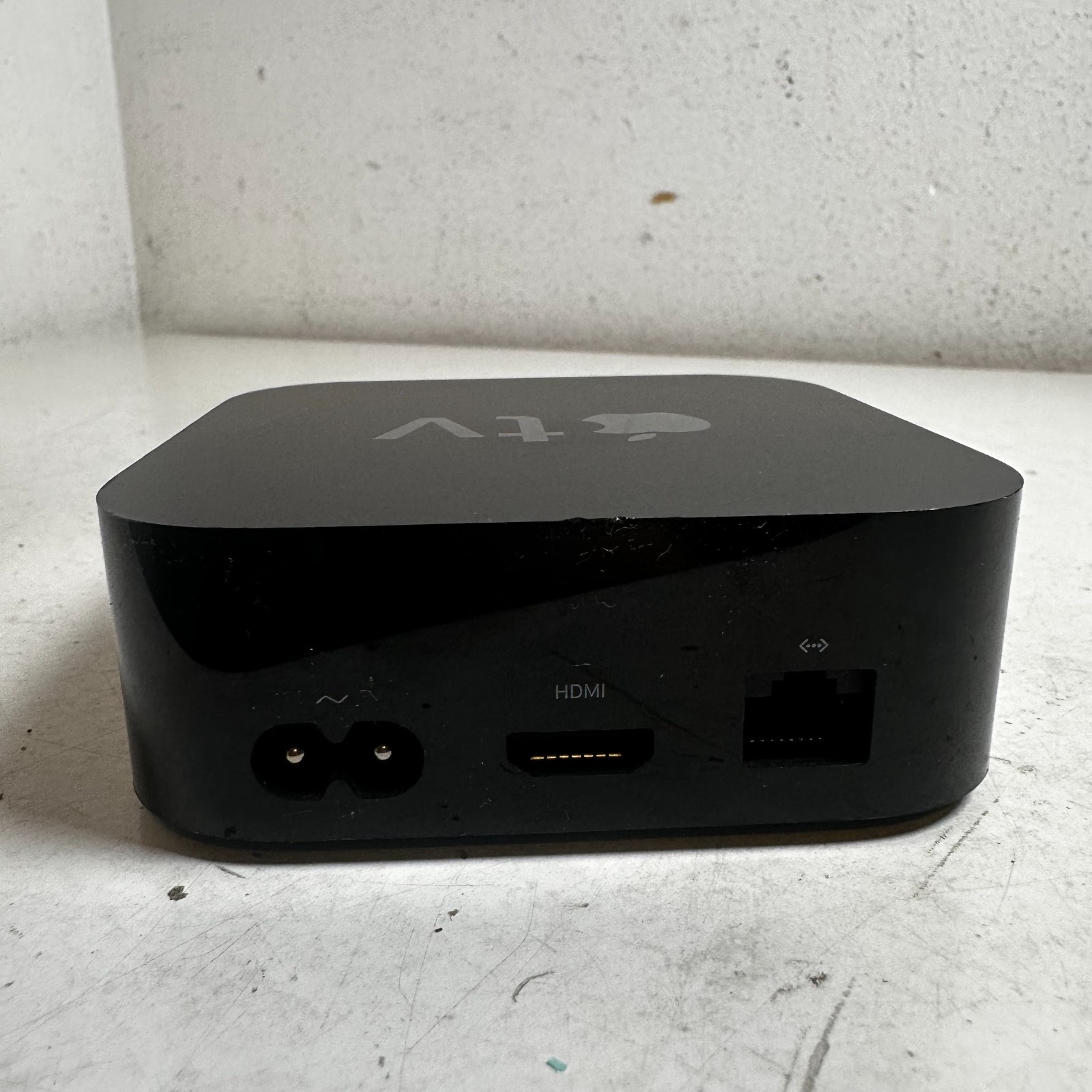 Apple TV A1842 1st Generation Black 32GB HDMI Wi-Fi 4K HDR Media Streamer