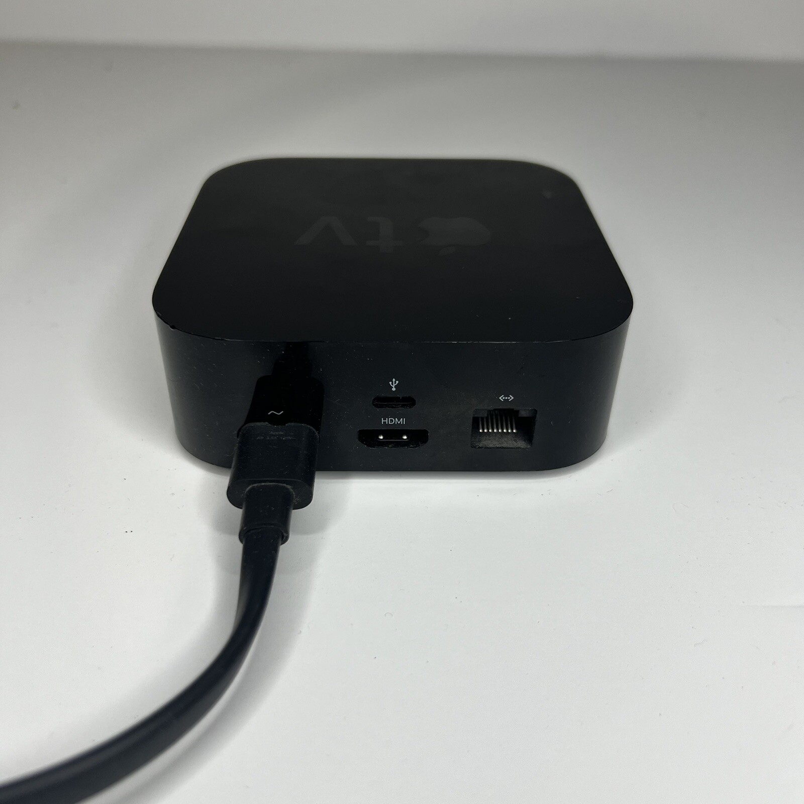 Apple TV (4th Generation) HD Internet Media Streamer – A1625 – Works Great