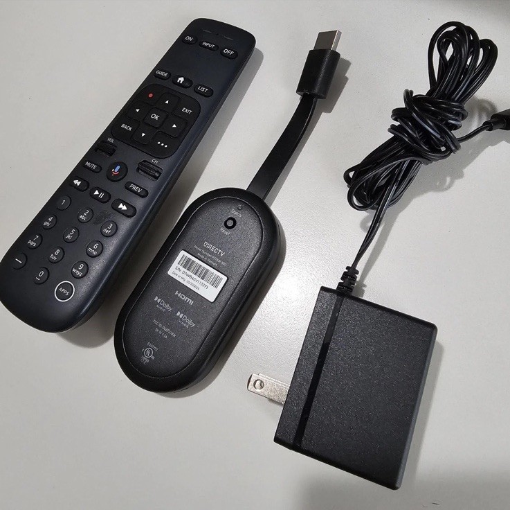 DIRECTV Gemini Air Streaming Device 4K Model P21KW-500 Wth AC Adapter and Remote