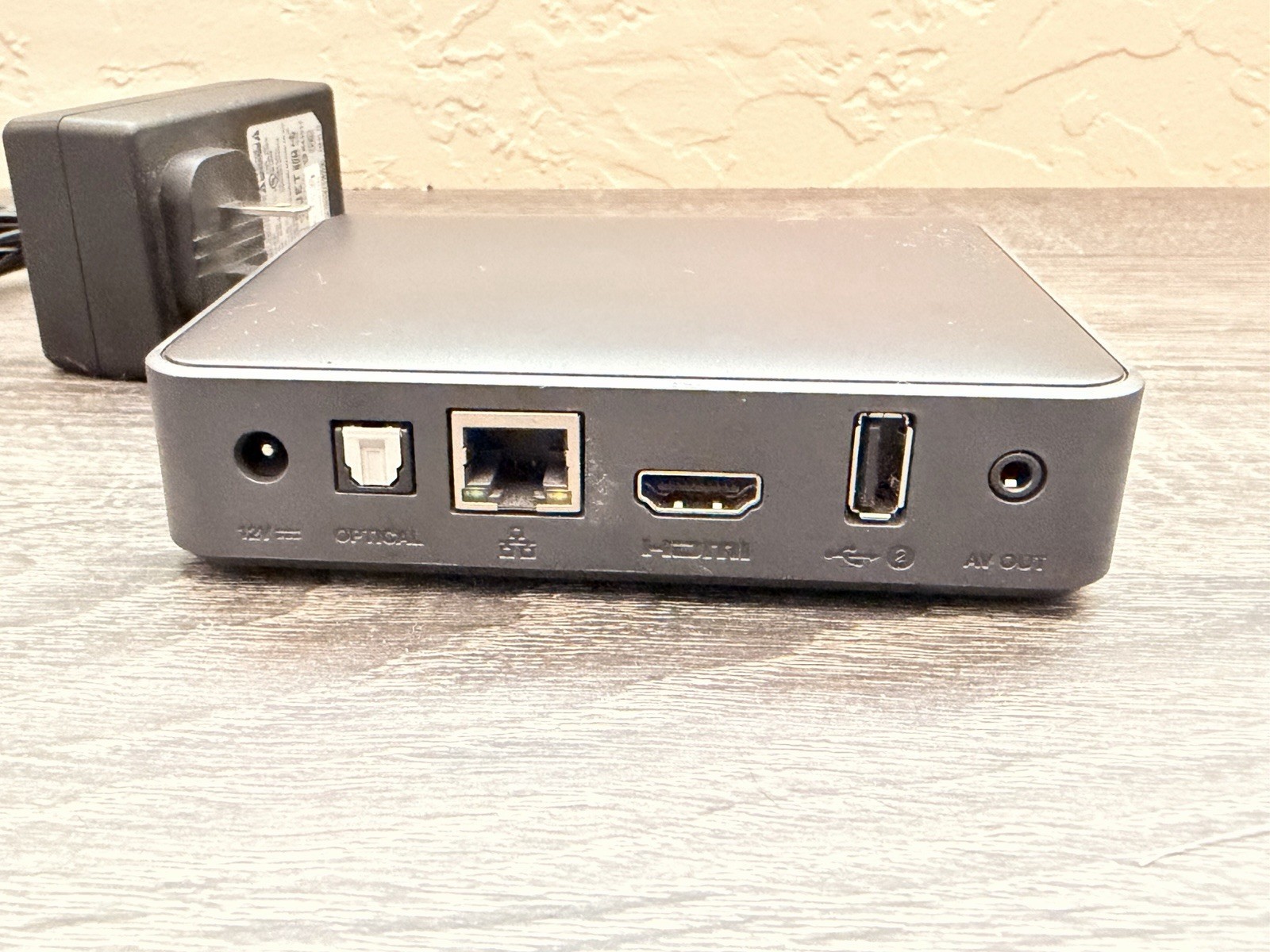 Western Digital WD TV Live Streaming Media Player C3H WDBHG70000NBK-1 Unit Only
