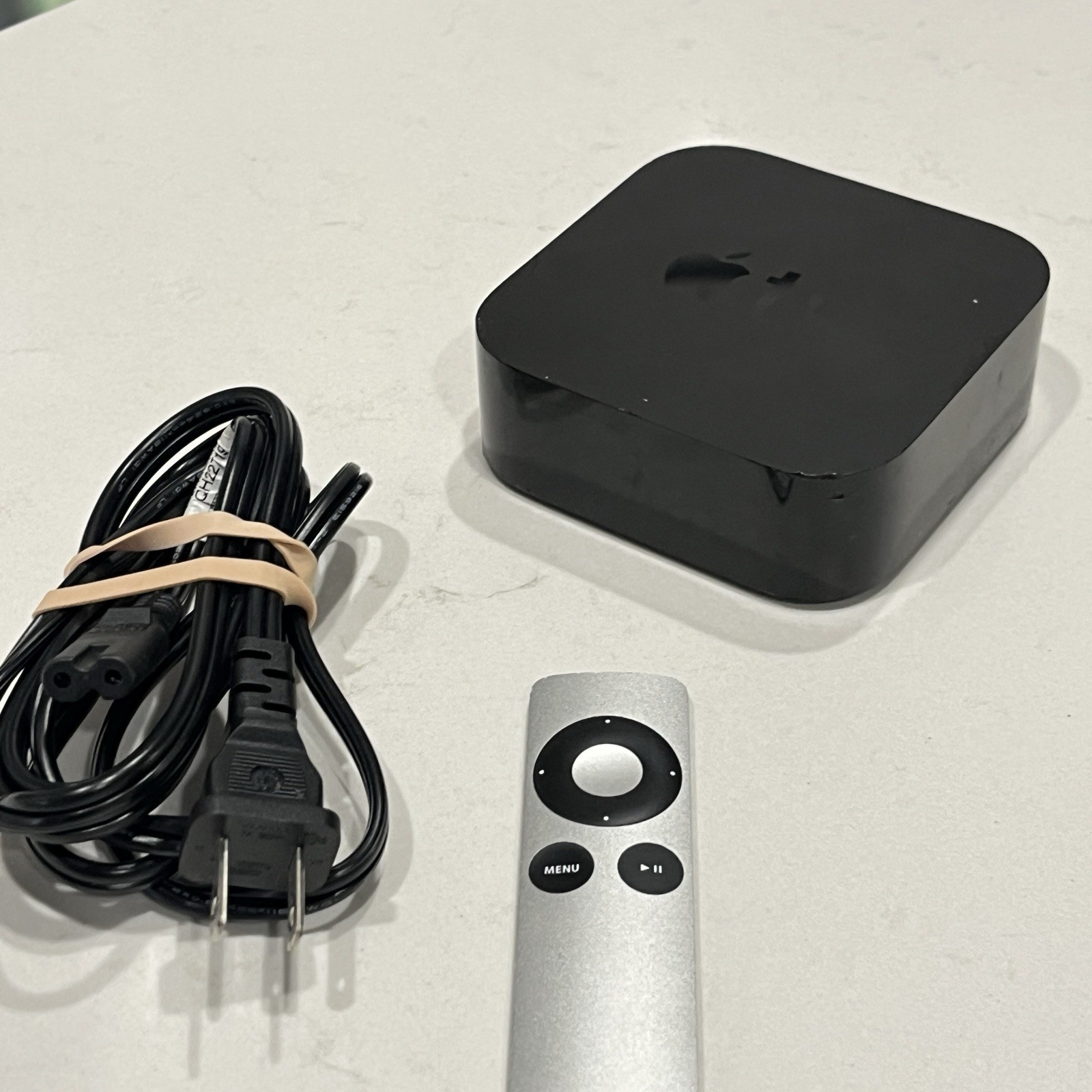 Apple TV (4th Generation) 32GB HD Media Streamer A1625 – Black (MR912LL/A)