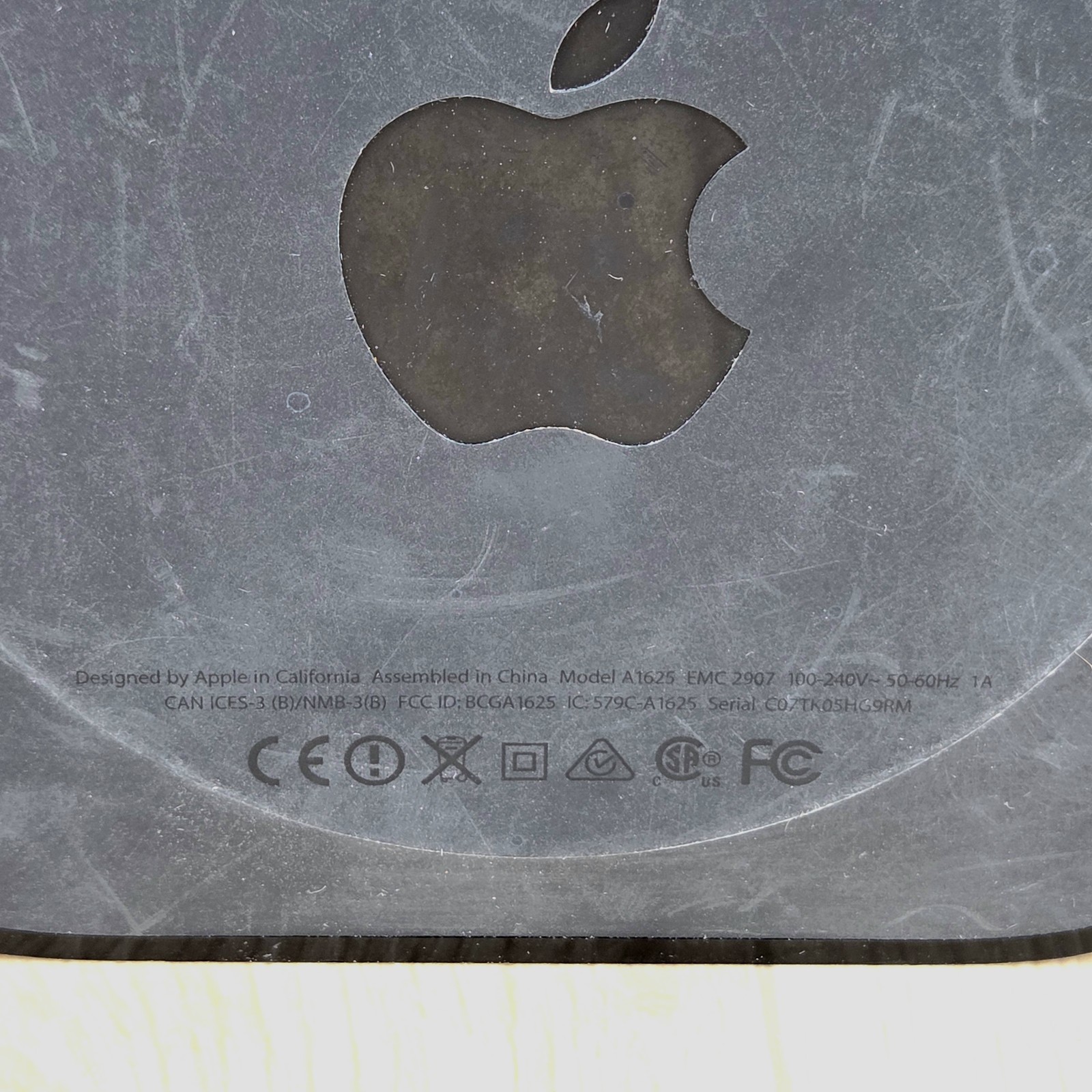 Apple TV Box 32GB Bluetooth Wi-Fi A1625 NO REMOTE