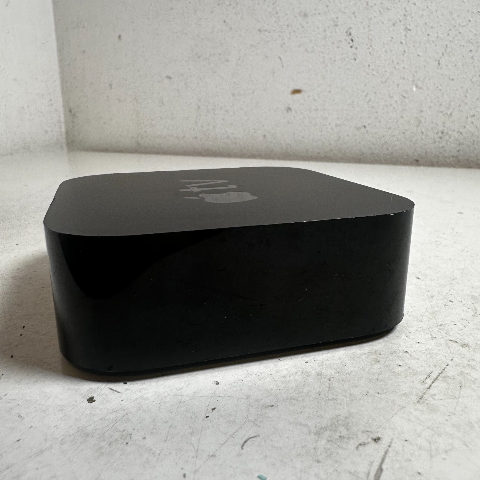 Apple TV A1842 1st Generation Black 32GB HDMI Wi-Fi 4K HDR Media Streamer