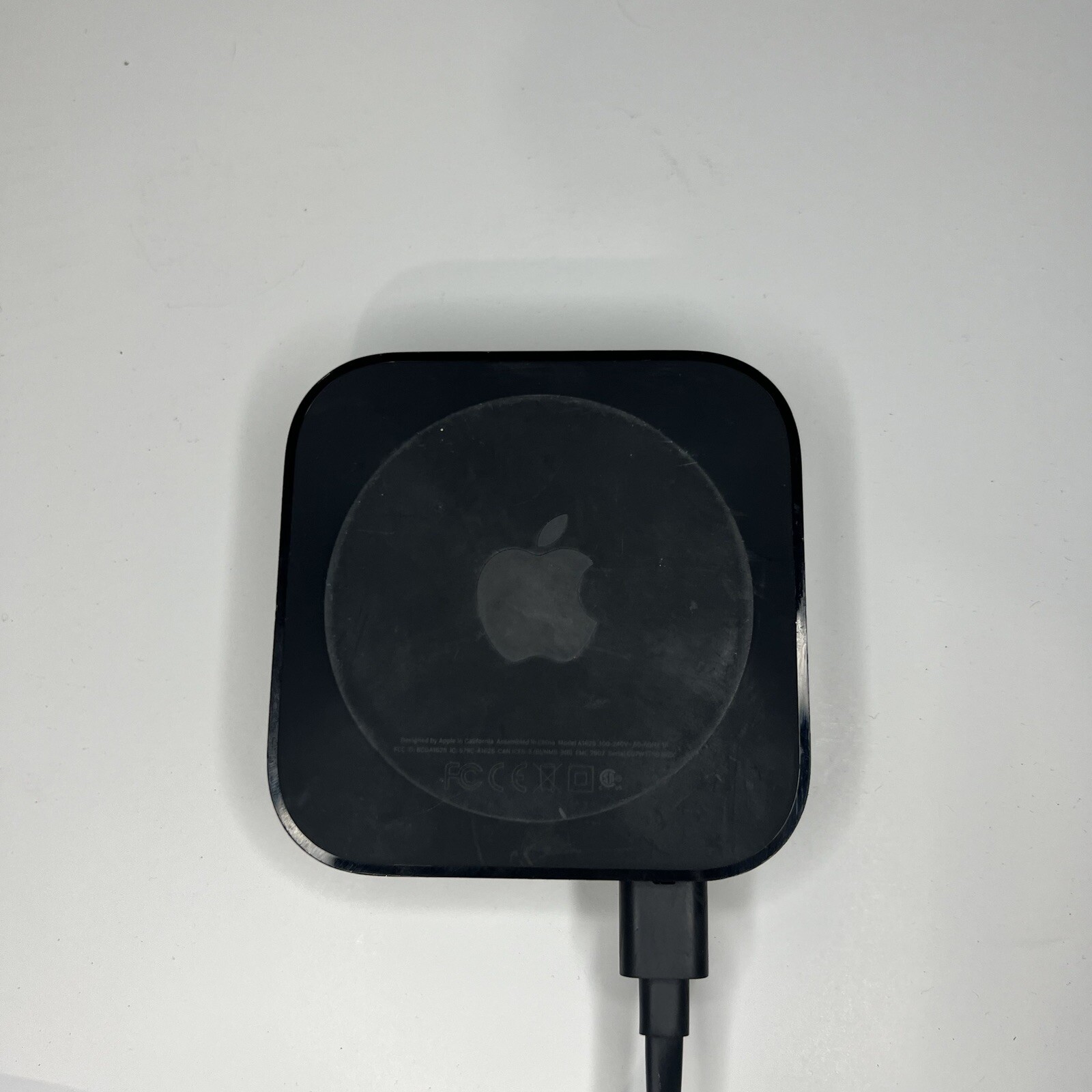 Apple TV (4th Generation) HD Internet Media Streamer – A1625 – Works Great