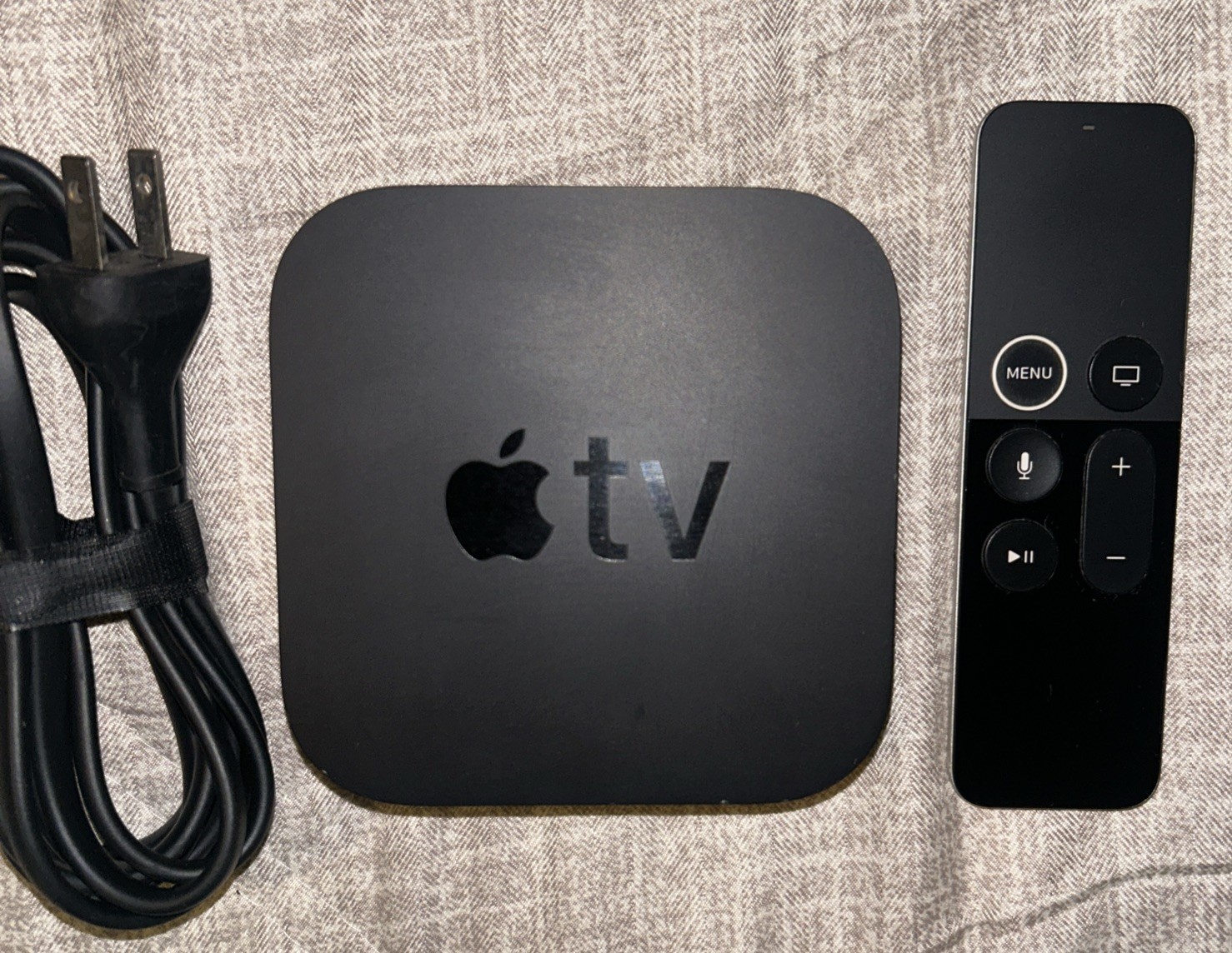 Apple TV 4K (1st Generation) A1842 32GB Black Power Cable Original Remote
