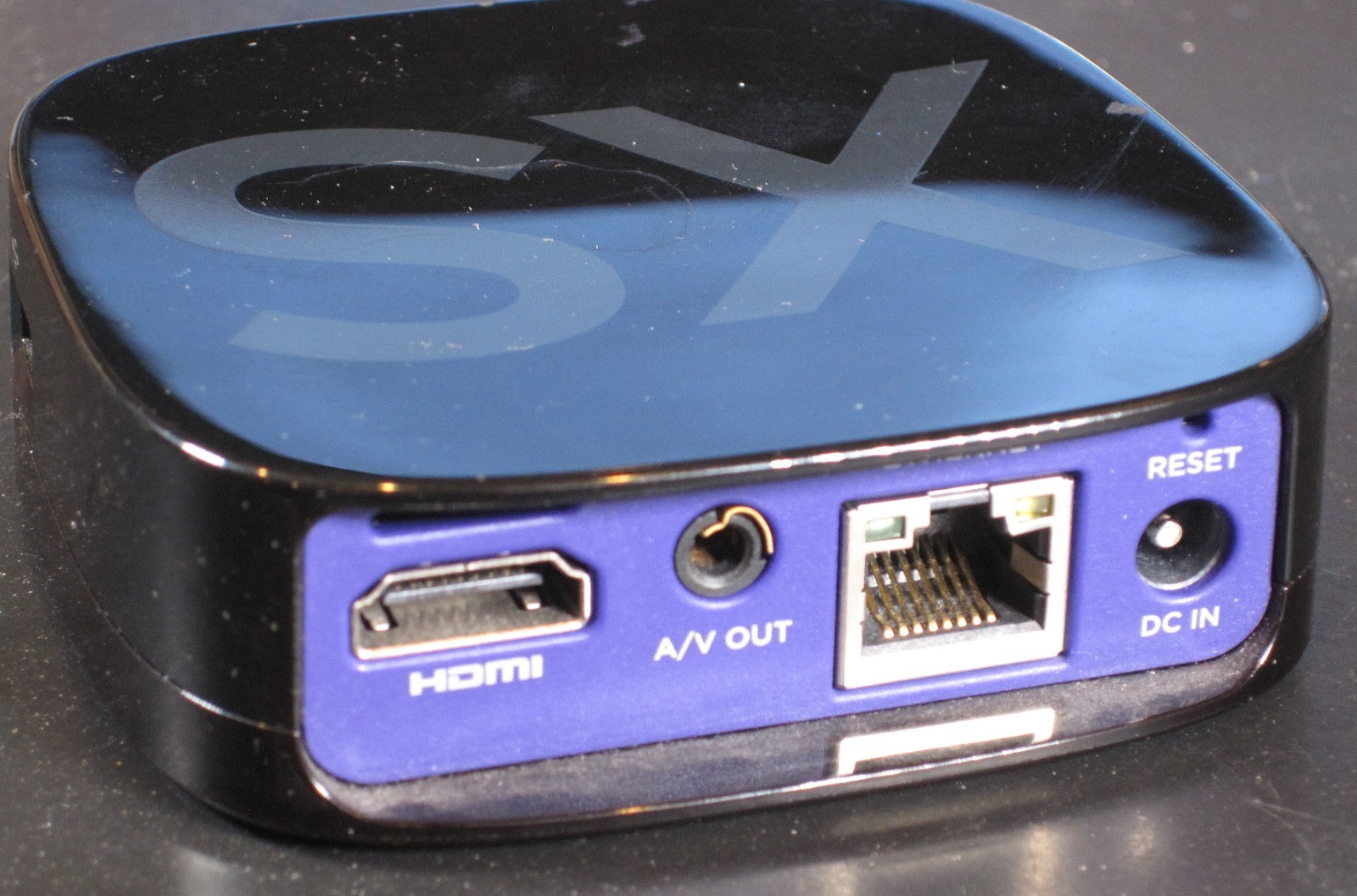 Roku 2 XS w/Remote, AV Cables & Power Supply 3100X-B