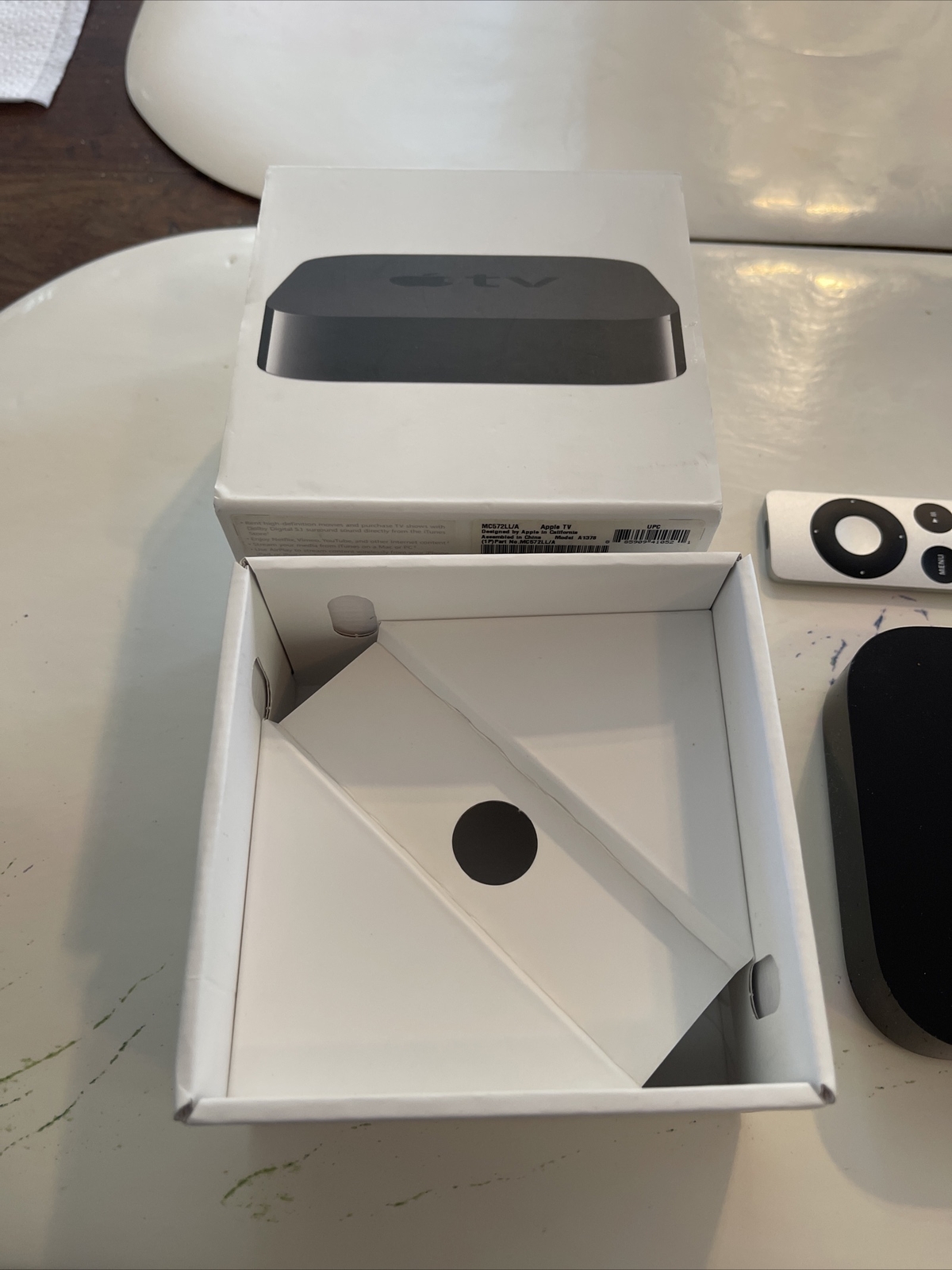 Apple TV 2nd Generation 8GB Media Streamer Tested With Remote A1378 – no cords