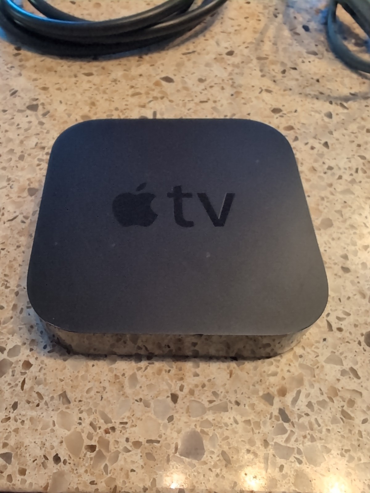 Apple TV A1378 2nd Generation Streaming Media Player – Black Remote HDMI Cable