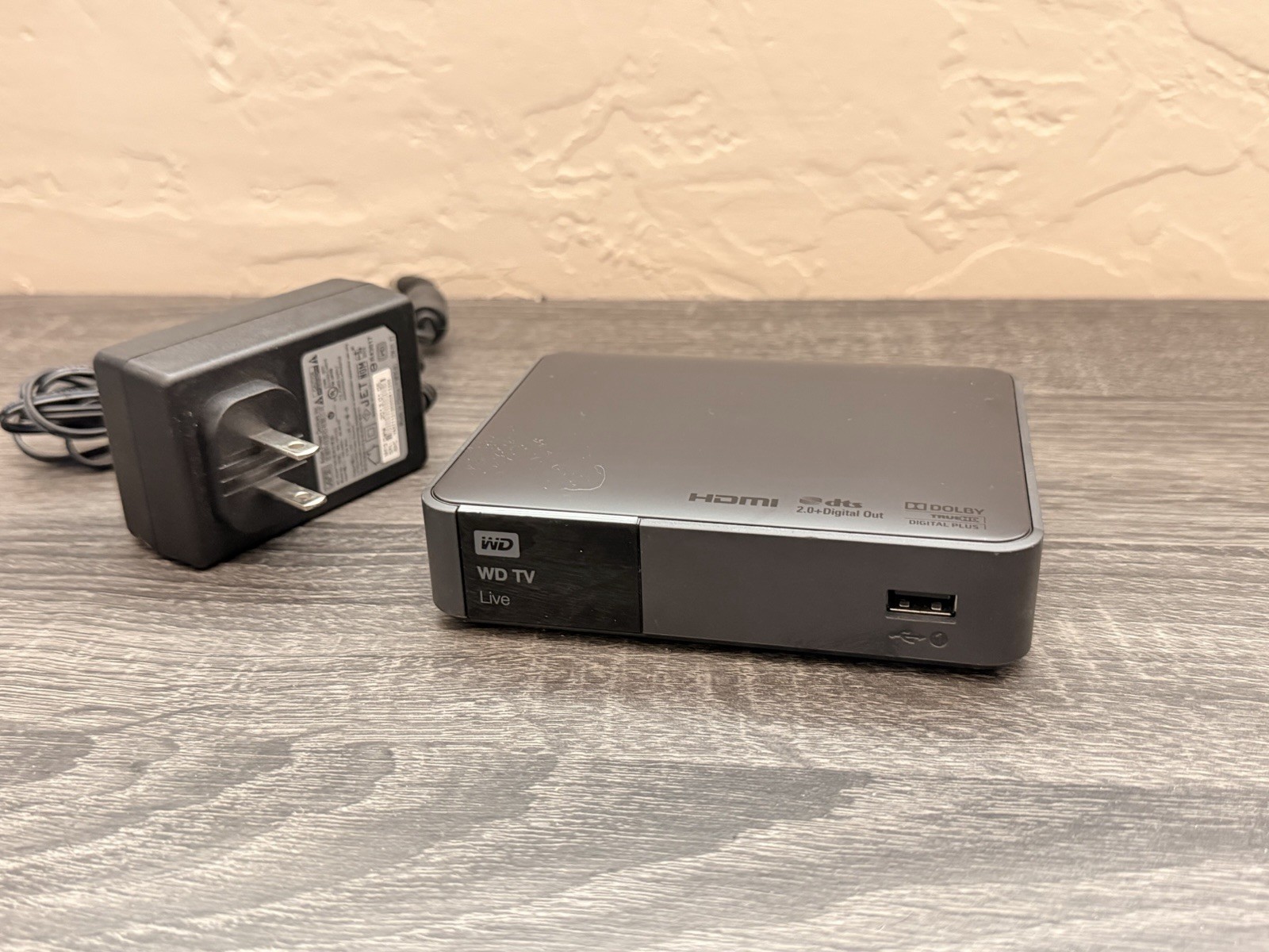 Western Digital WD TV Live Streaming Media Player C3H WDBHG70000NBK-1 Unit Only