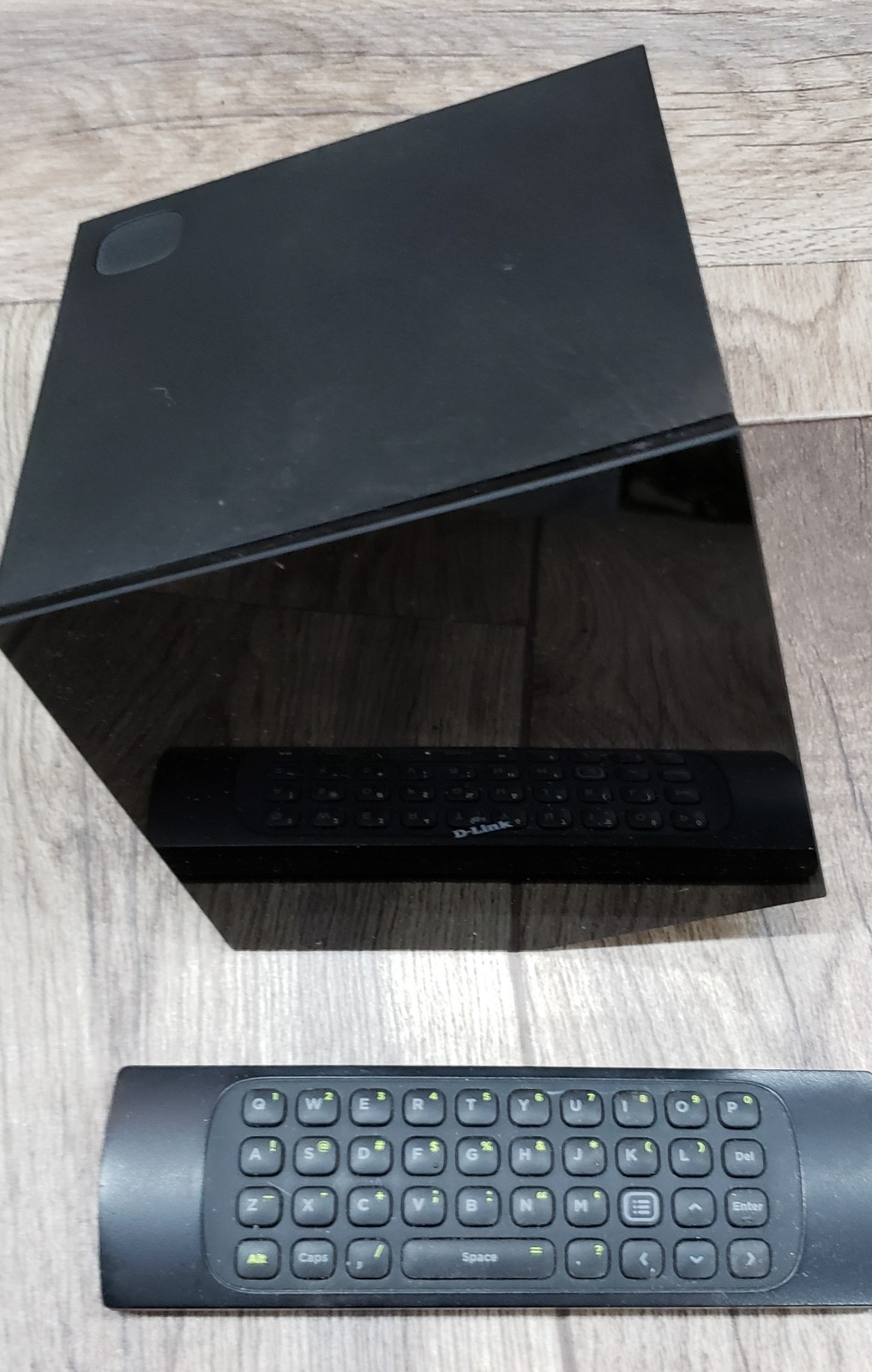 D-LINK BOXEE DSM-380 with remote *For Parts/Untested*