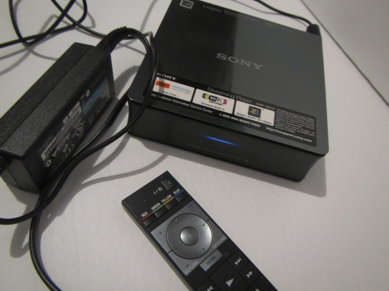 Sony SMP-N200 Network Media Player / Remote / Power Adapter / Complete