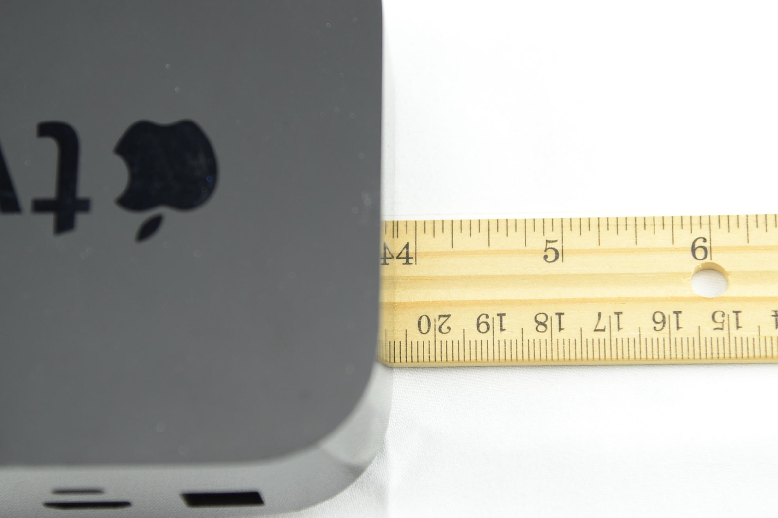Apple TV HD 4th Generation Model A1625 32GB Streaming Media Player w/ Remote