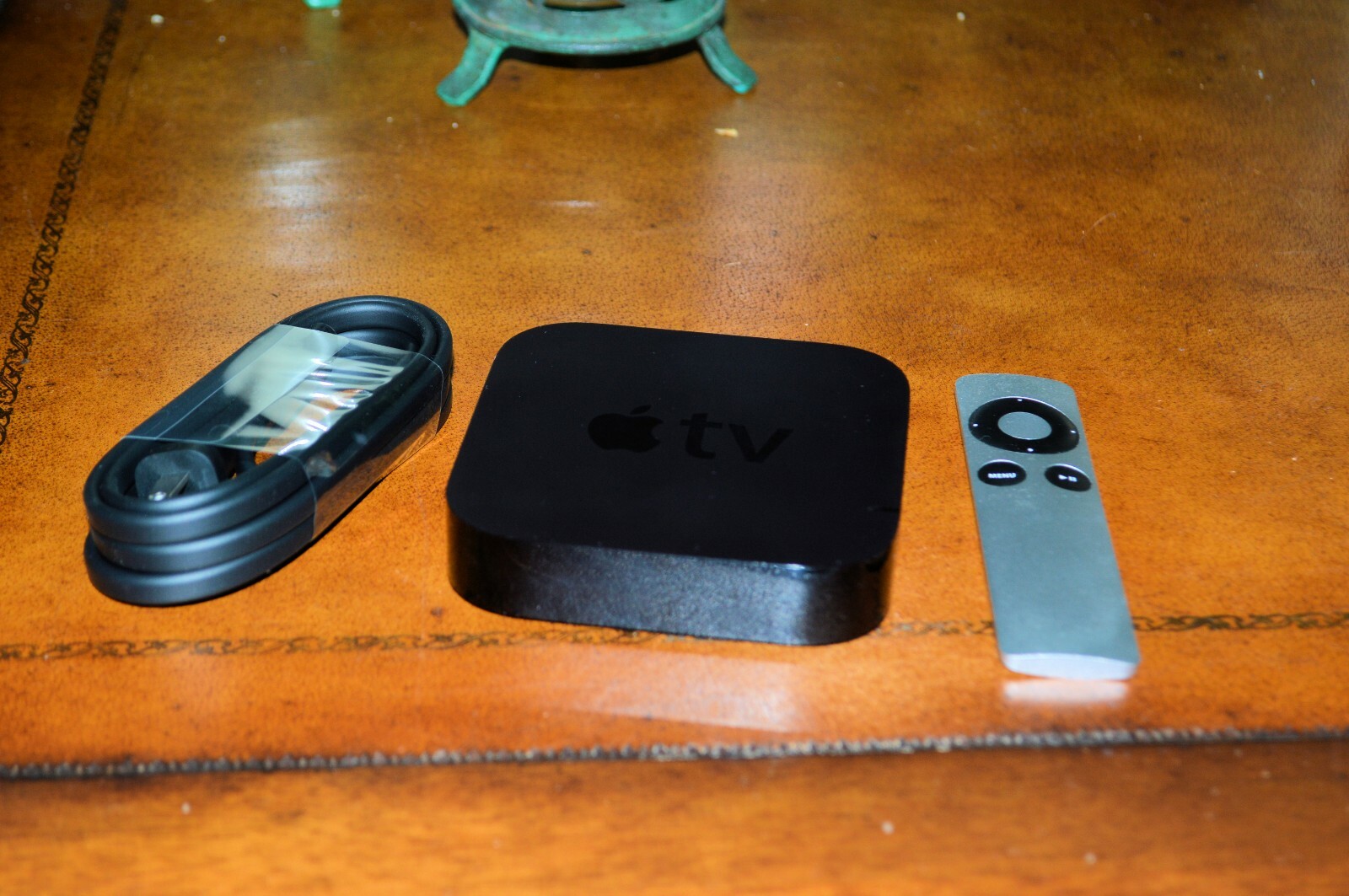 Apple TV Model A1427 – Resolution 720p-1080p w/ Charger Cable + Remote Control