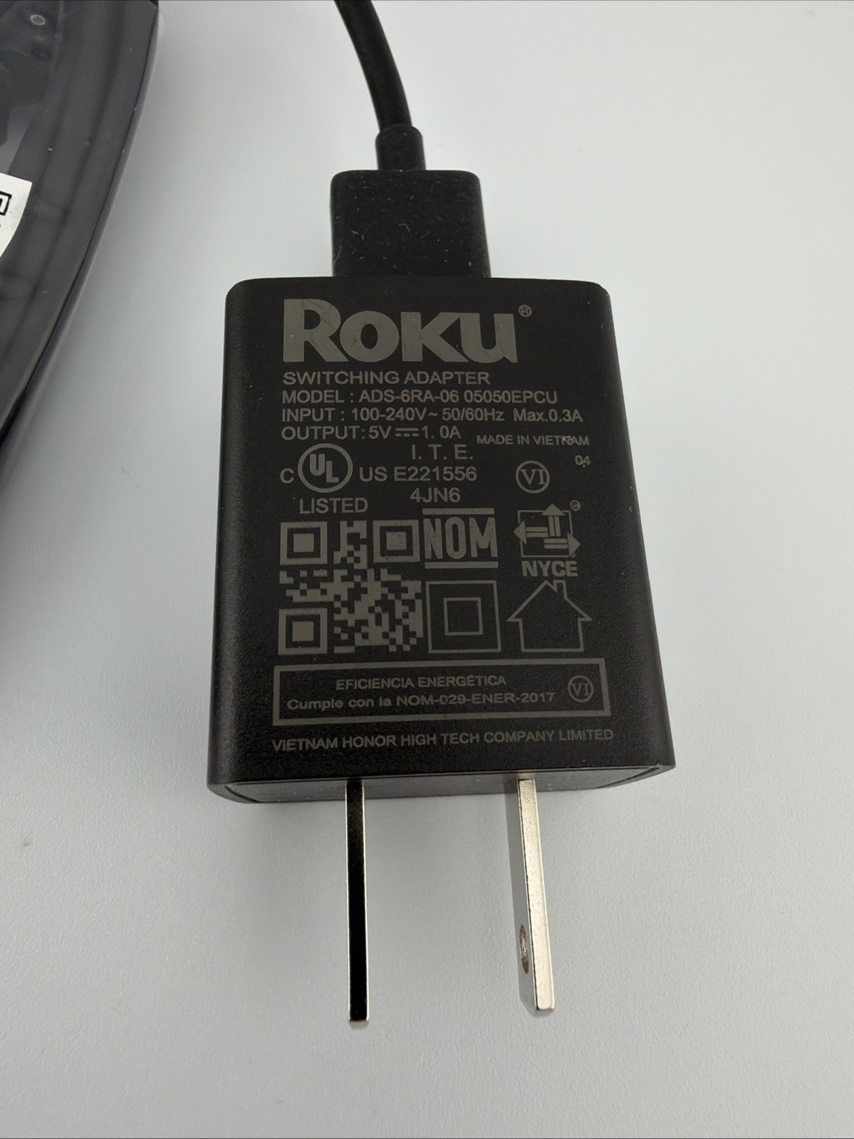 Roku 3910X Media Streamer A/V Output, Remote,USB Power,HDMI Cable TESTED WORKING