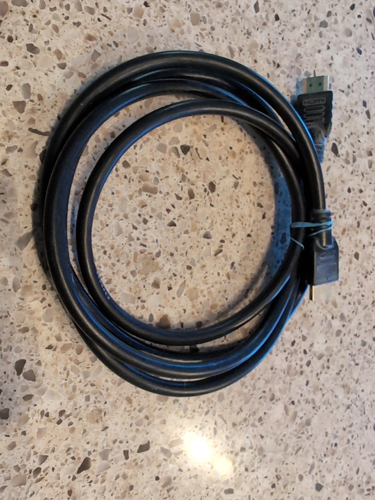 Apple TV A1378 2nd Generation Streaming Media Player – Black Remote HDMI Cable