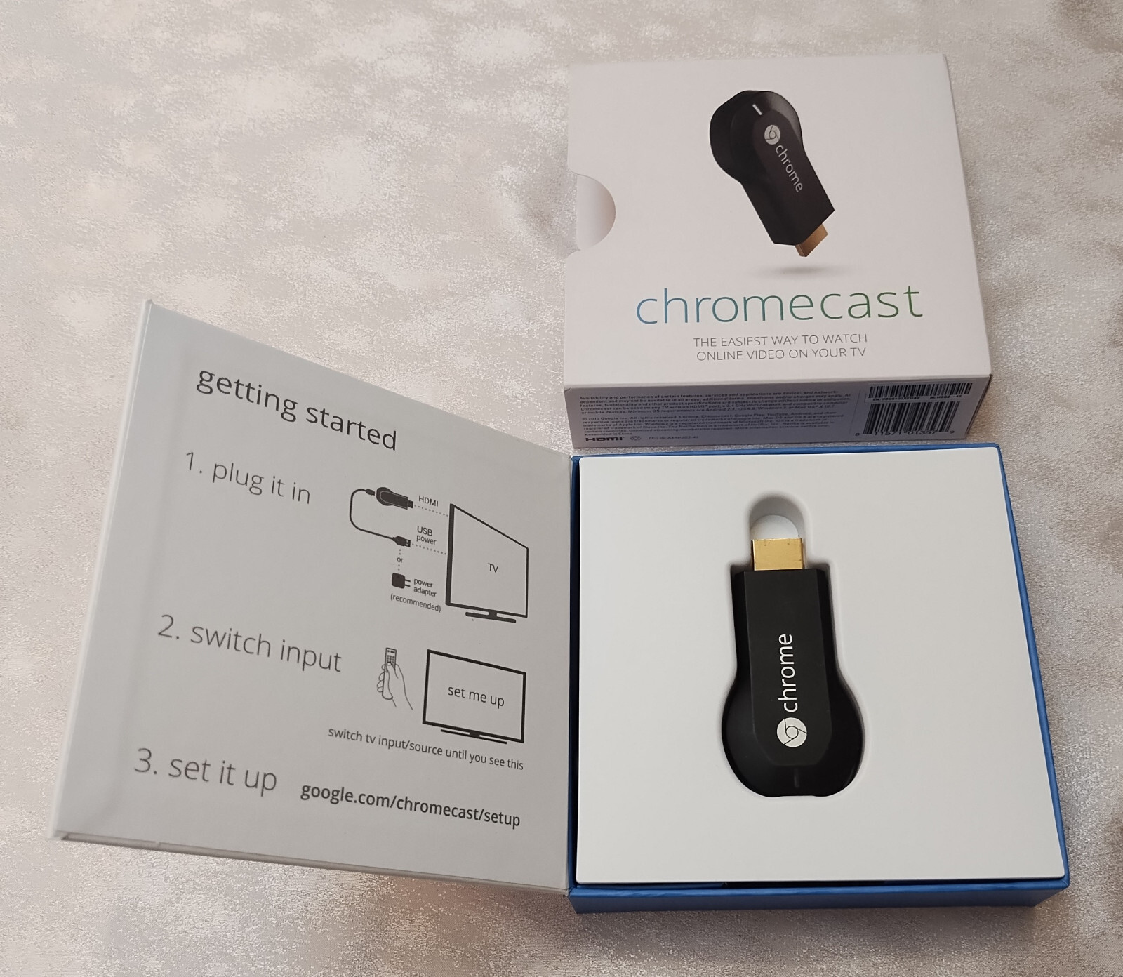 Google Chromecast Streaming HDMI Media Player H2G2-42 1st Gen complete in box