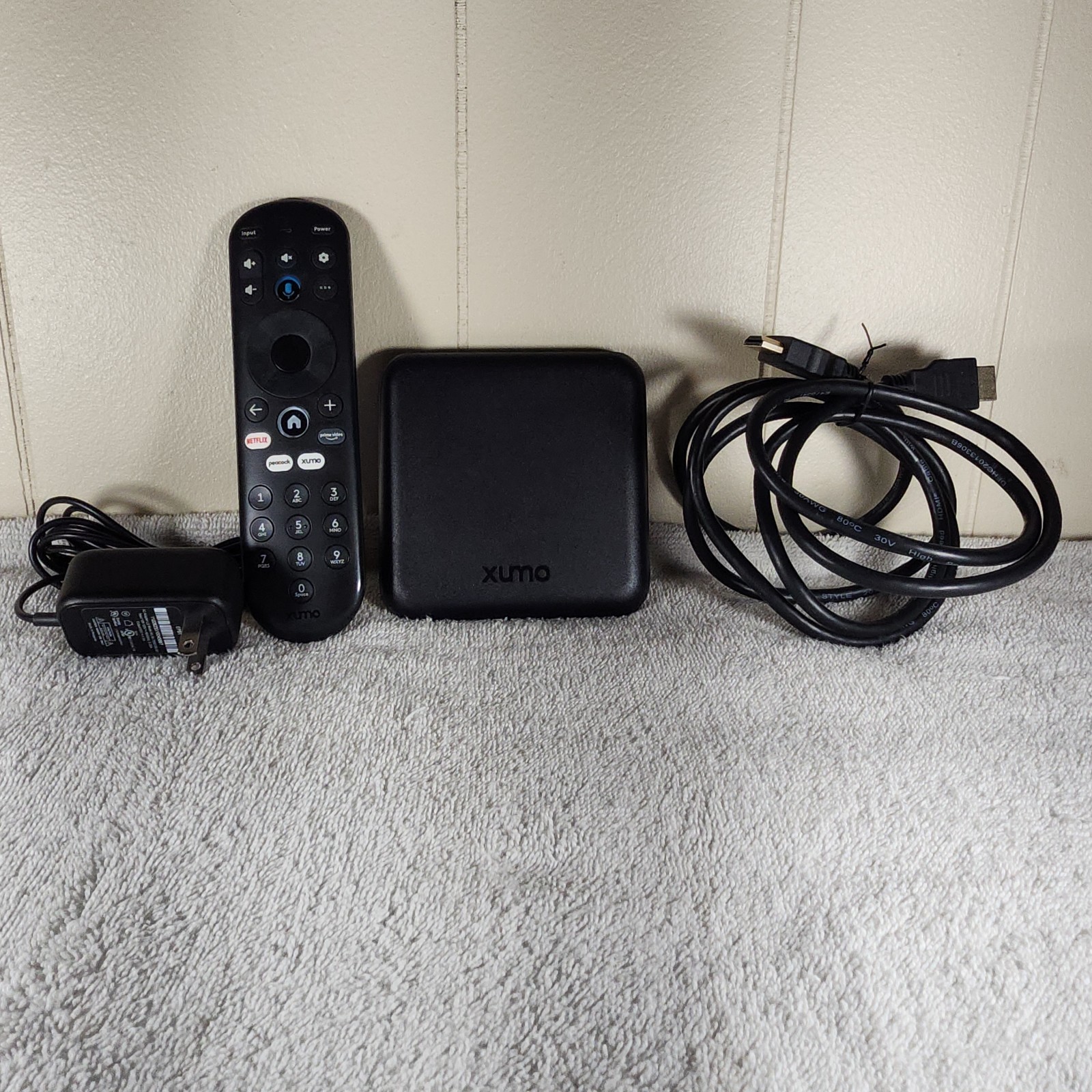 Xumo Stream Box 4K Streaming Device Version SCXI11BEI W/ Remote
