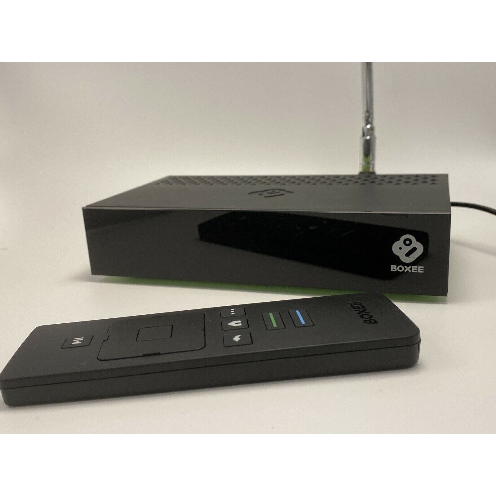 D-Link DSM-382 Boxee Box Streaming Device, Anttena and AC adapter (M)