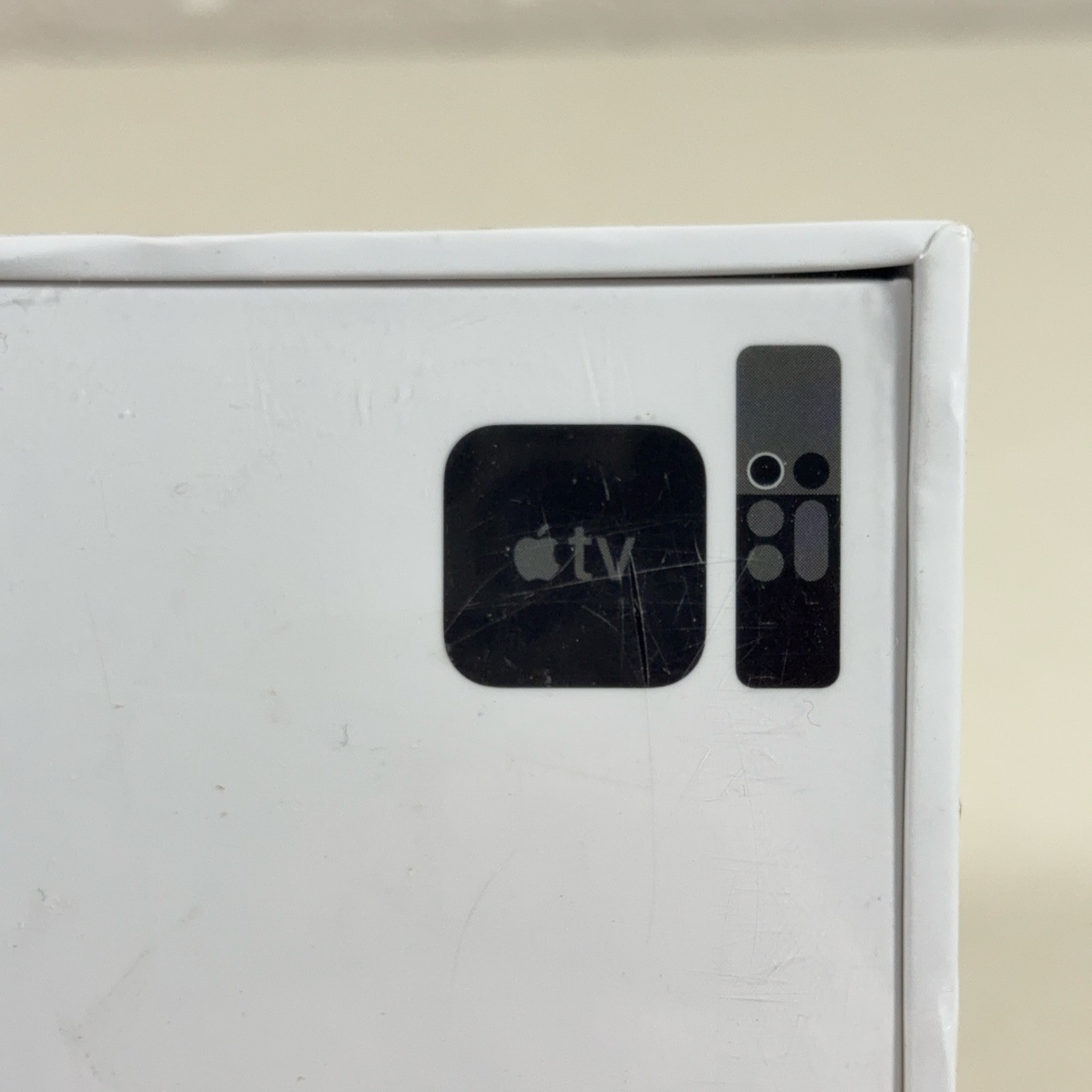 Apple TV 4K (1st Gen) 32GB MQD22LL/A Media Streamer with Total Mount Bundle