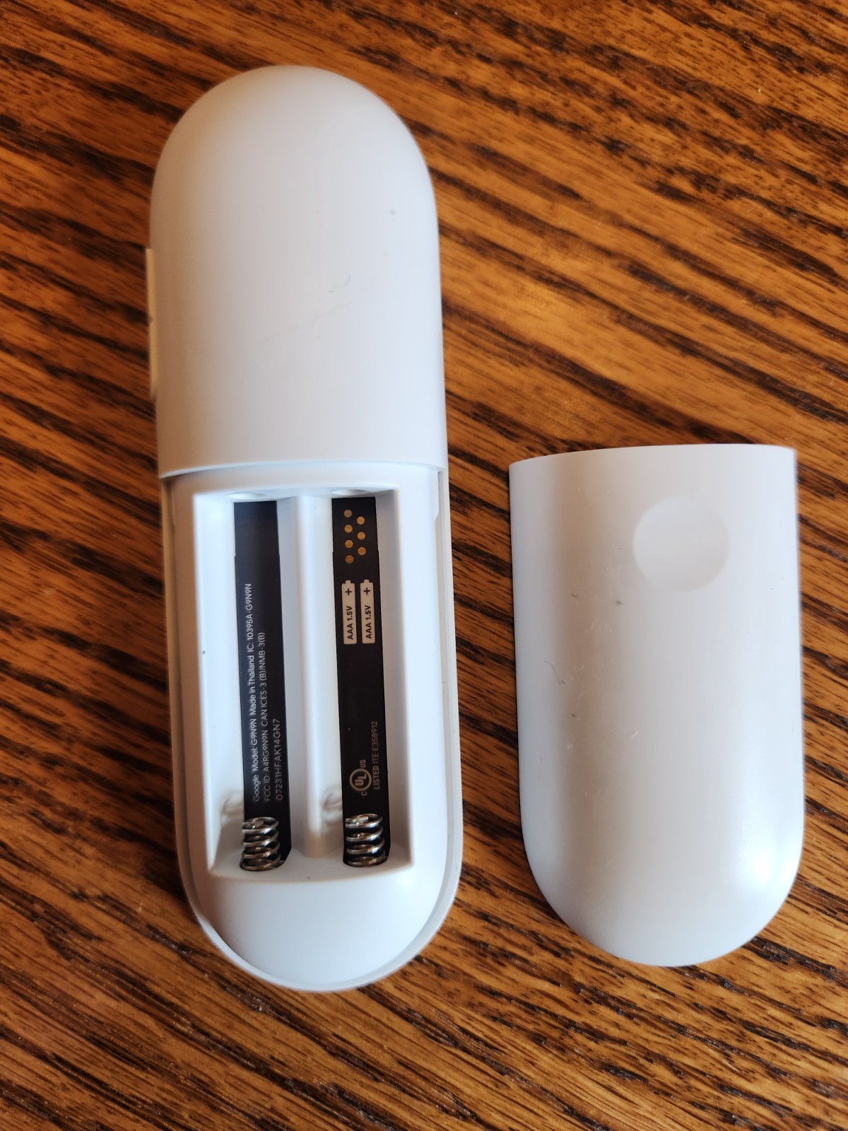 Google Chromecast with Google TV 4K UHD Media Streamer – Snow, Free Remote Cover