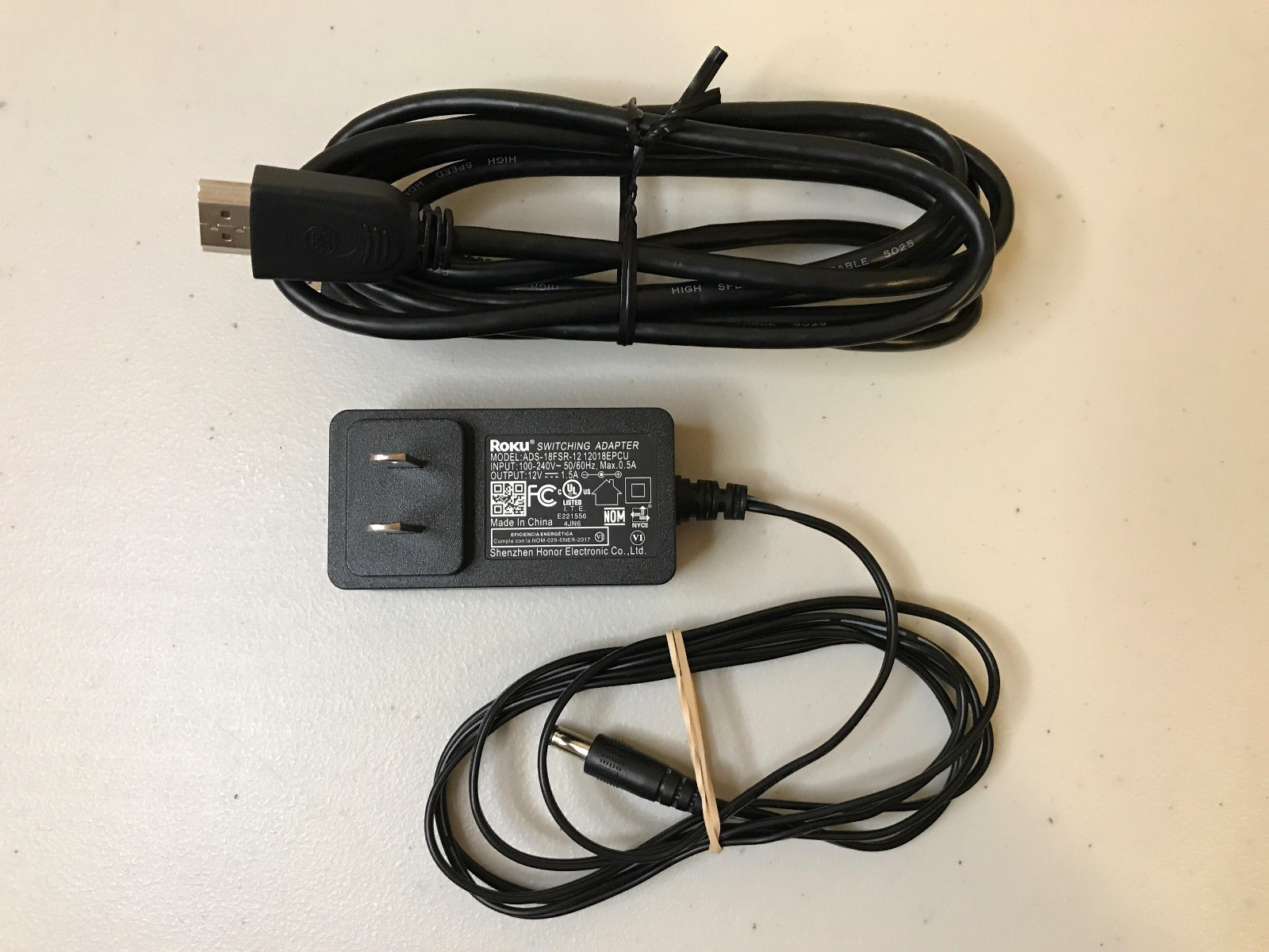 Roku Ultra 4660X2 4K Streaming Media Player w/ Remote & Cables – Tested Working