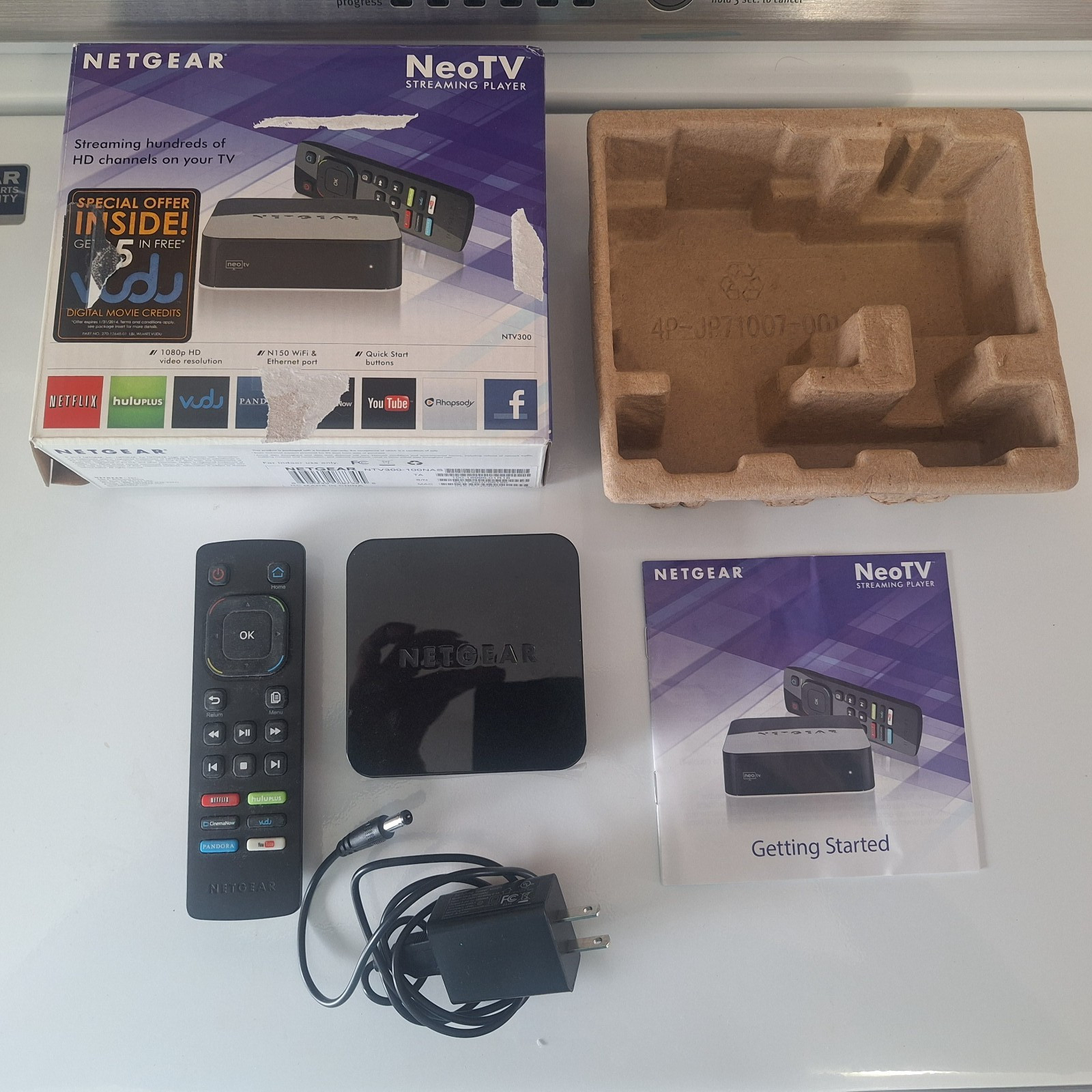 NETGEAR Neo NTV300 WiFi TV Streaming Video Media Player w/Remote & AC Adapter