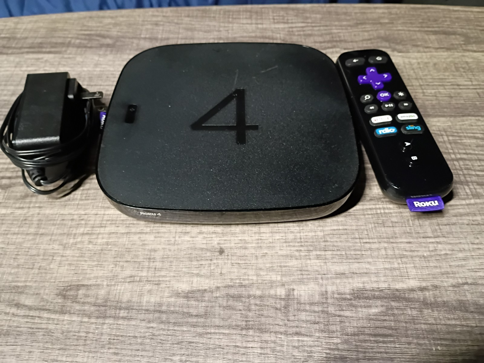 Roku 4 streaming 4400X with power supply, remote ***TESTED***